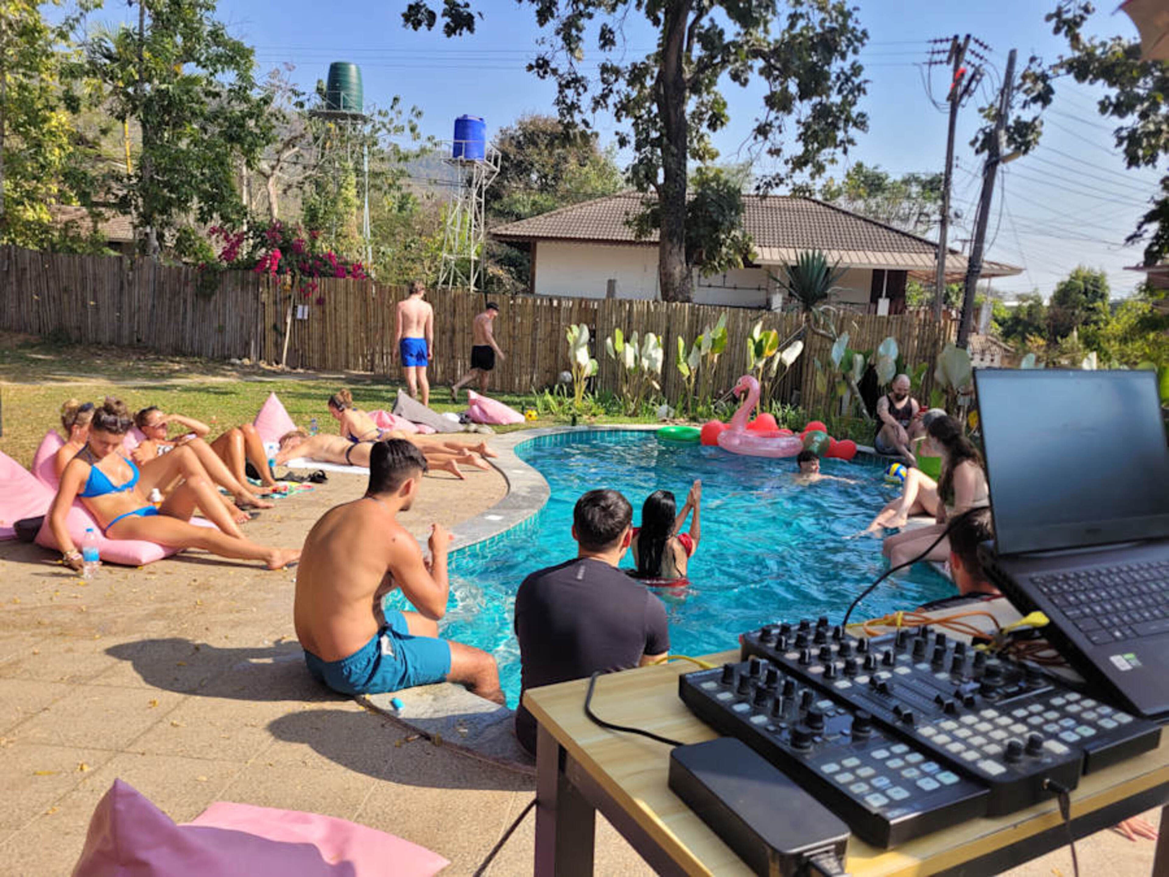 Mad Monkey Hostel Pai