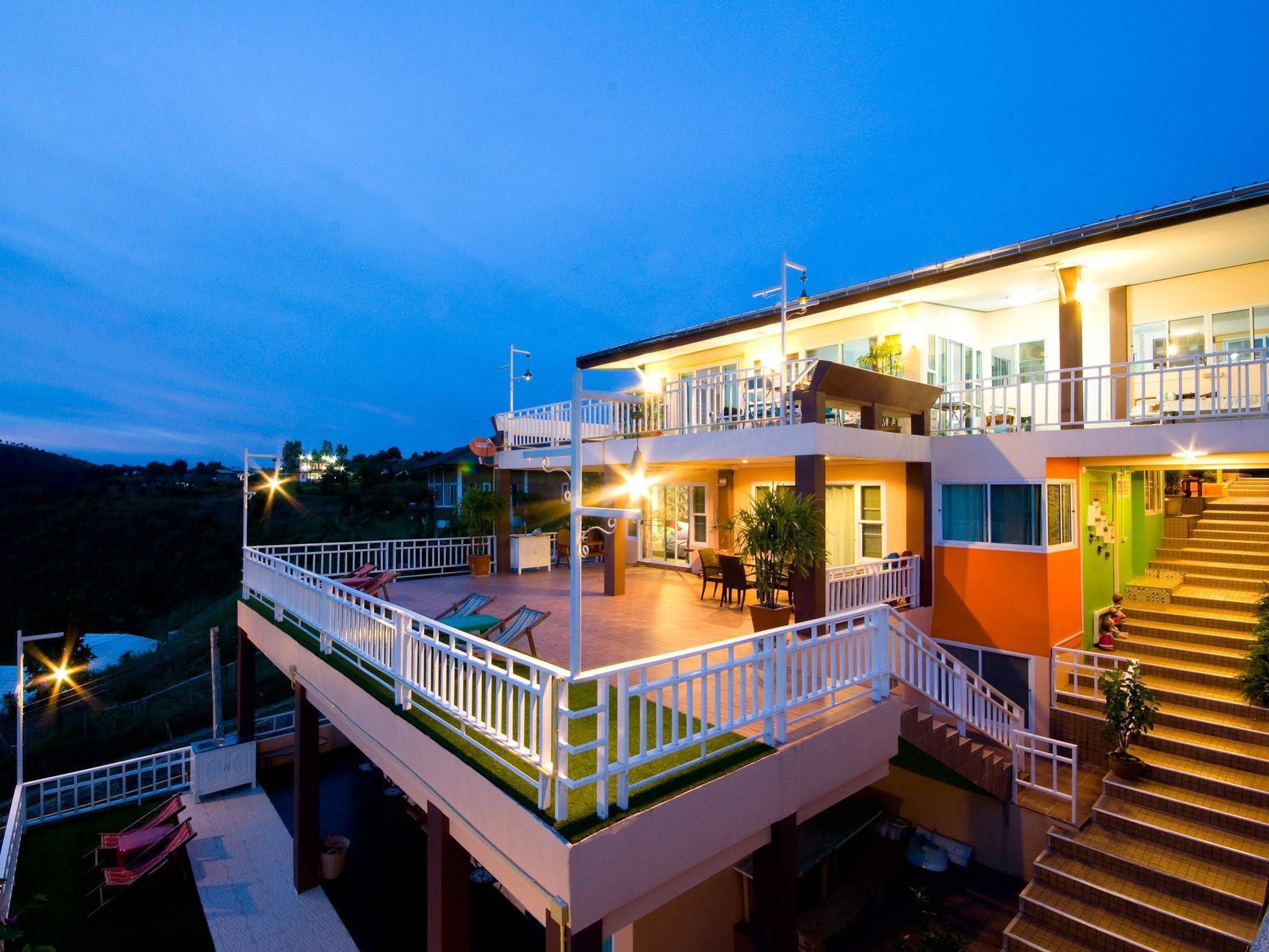 Mhork Buri Resort