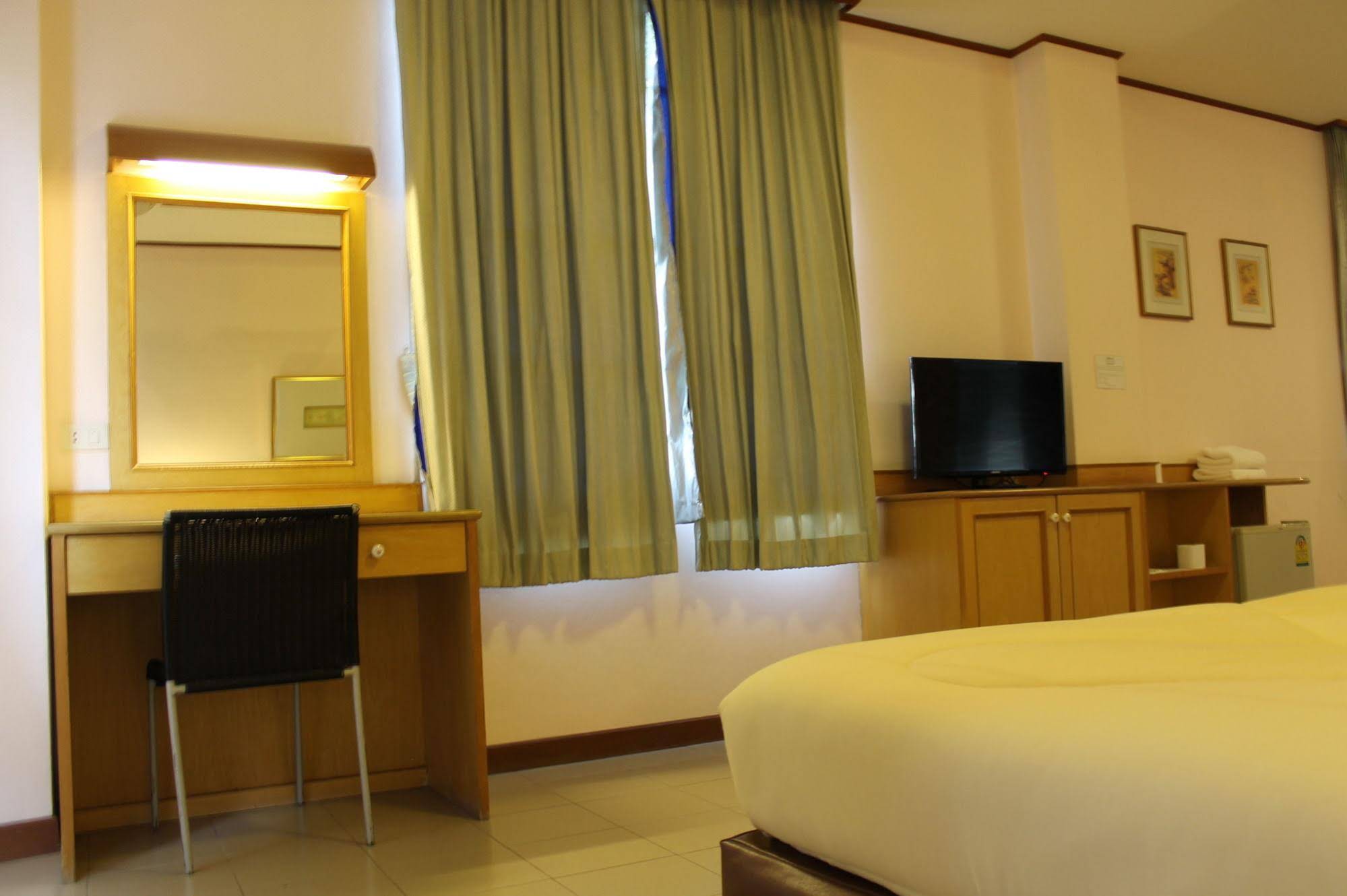 Rattana Park Hotel