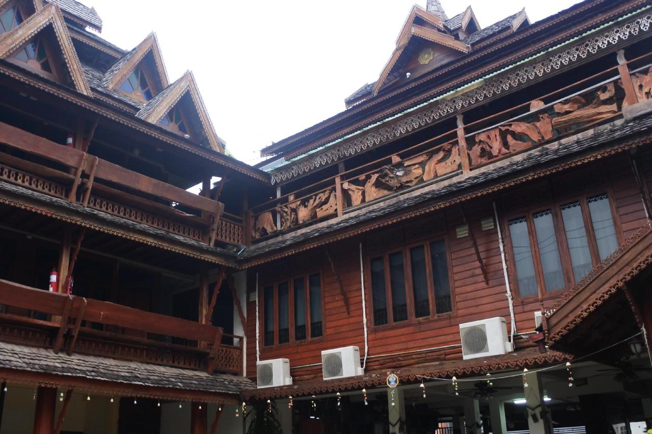 Bua Khao Hotel