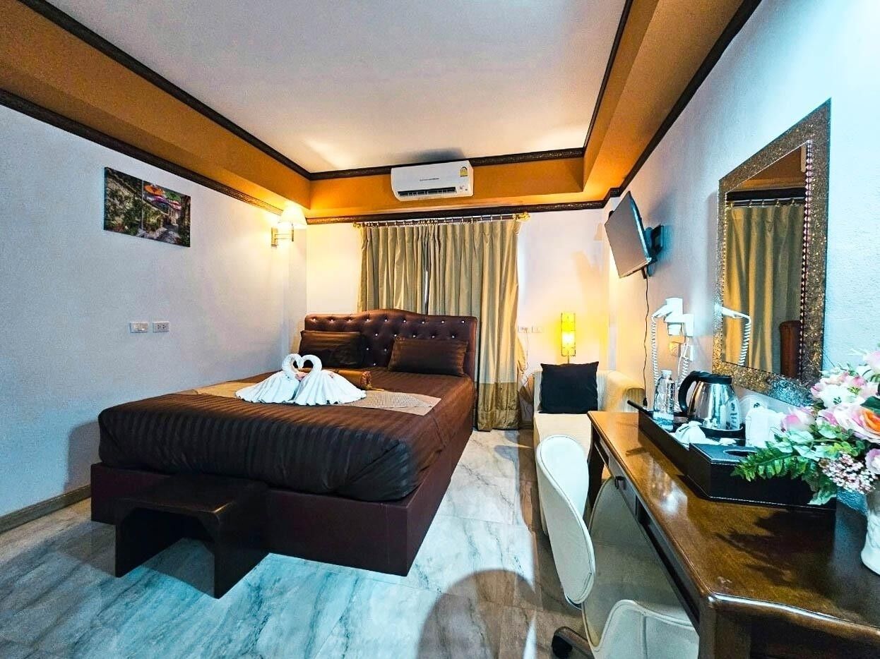 Chiangmai Lanna & Modern Loft Hotel