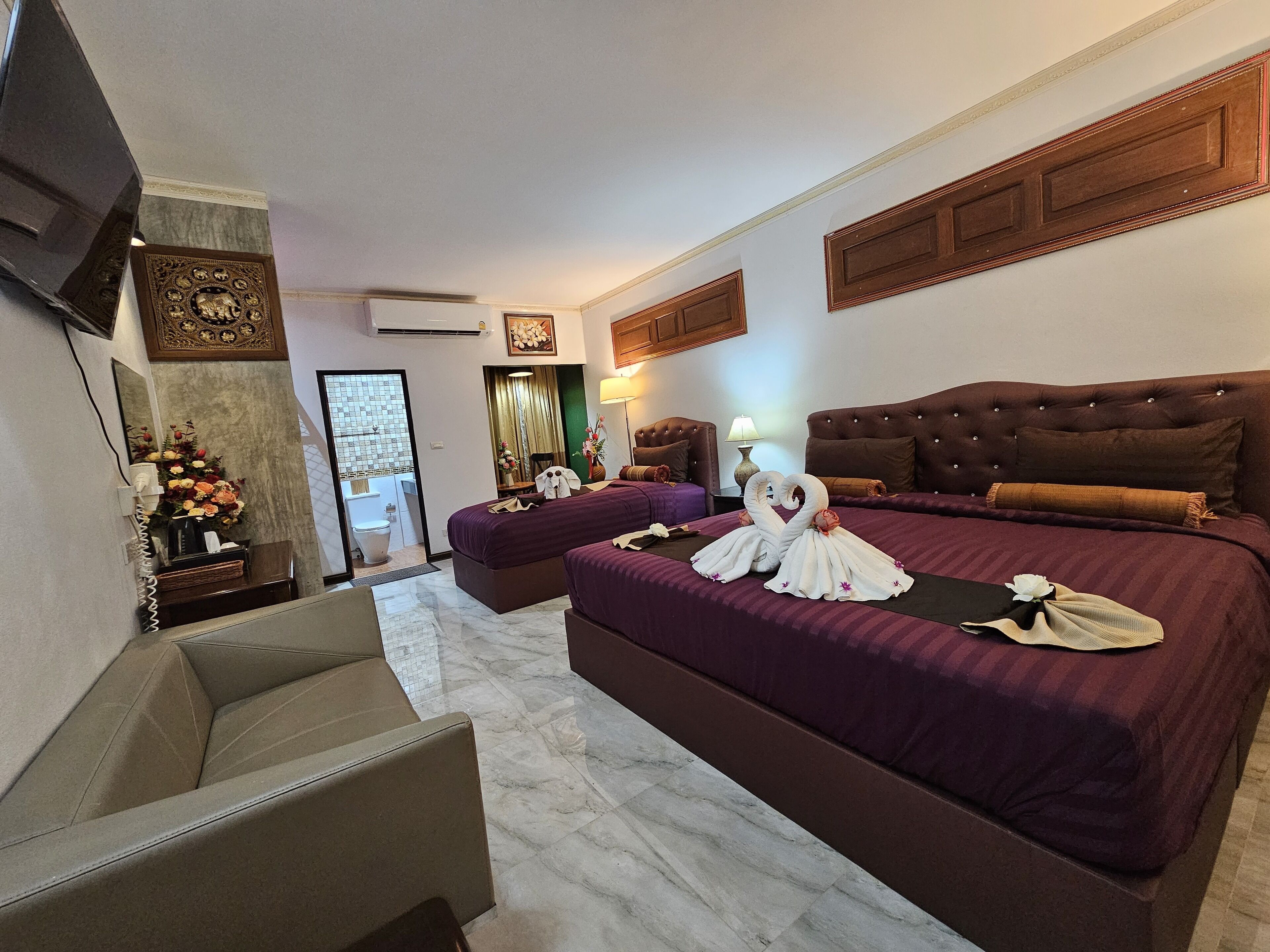 Chiangmai Lanna & Modern Loft Hotel