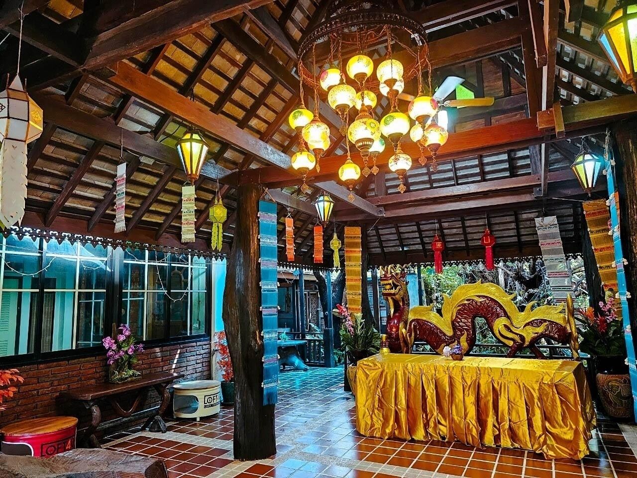 Chiangmai Lanna & Modern Loft Hotel