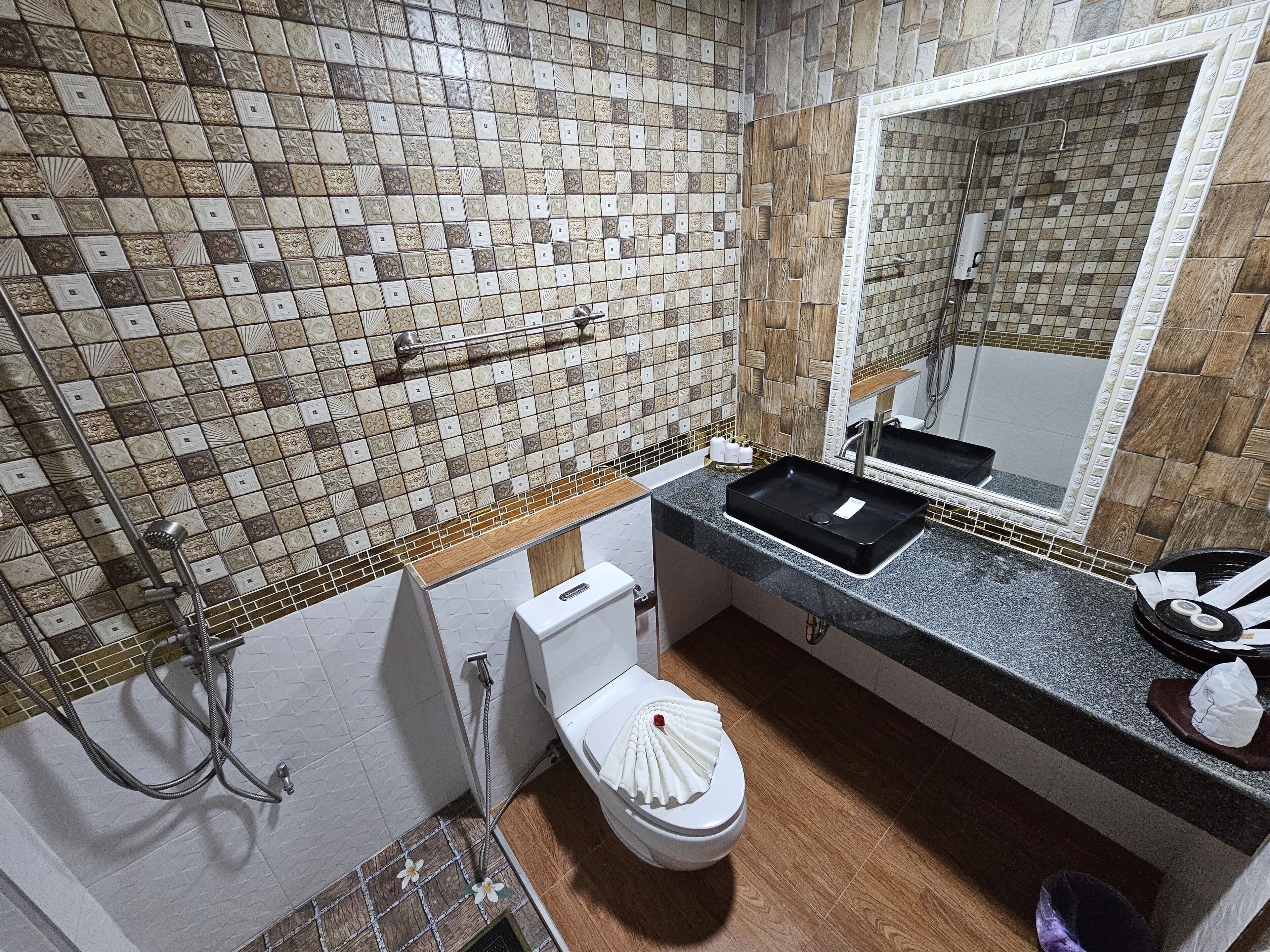 Chiangmai Lanna & Modern Loft Hotel