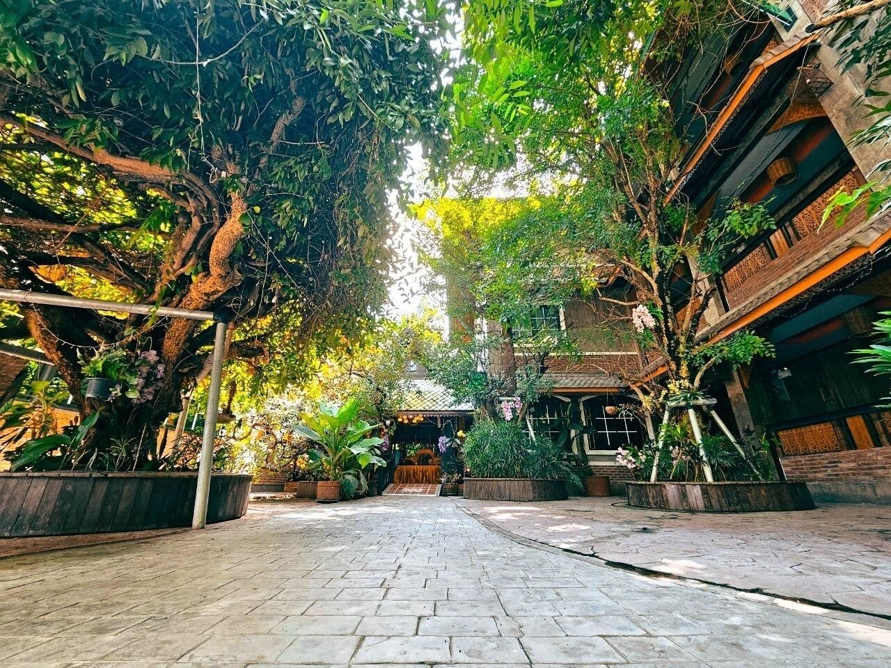 Chiangmai Lanna & Modern Loft Hotel