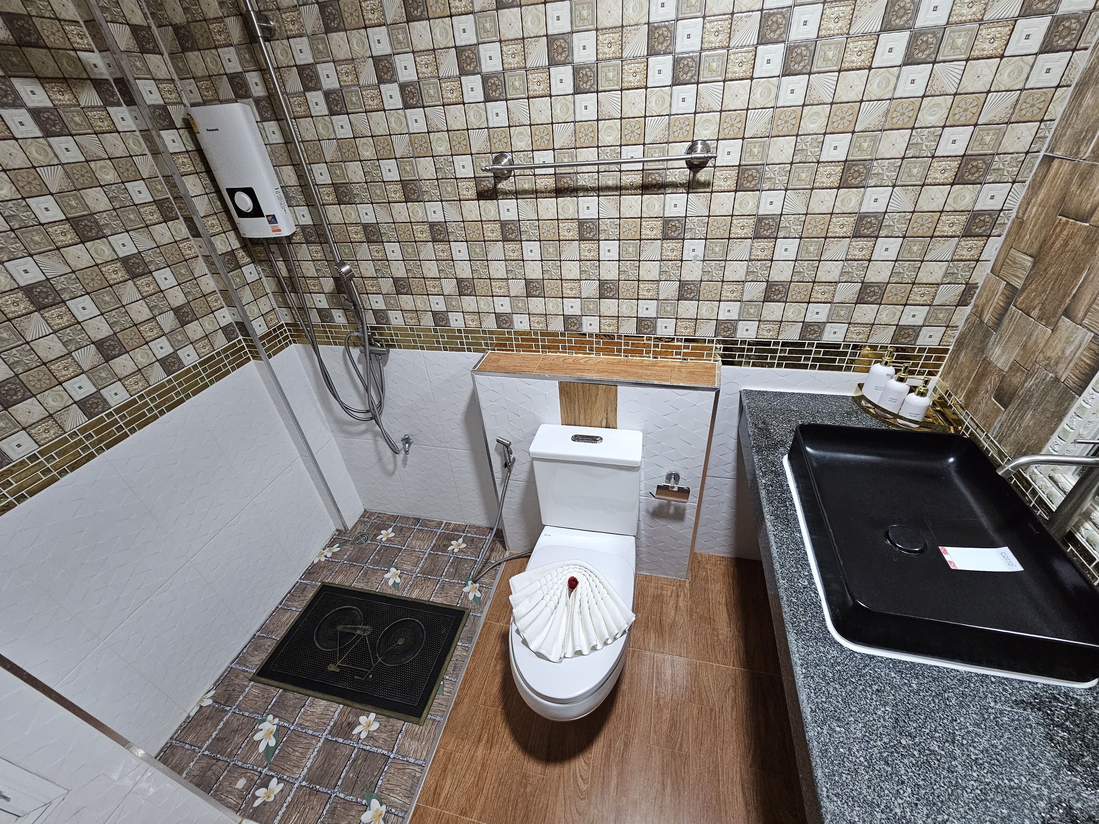 Chiangmai Lanna & Modern Loft Hotel