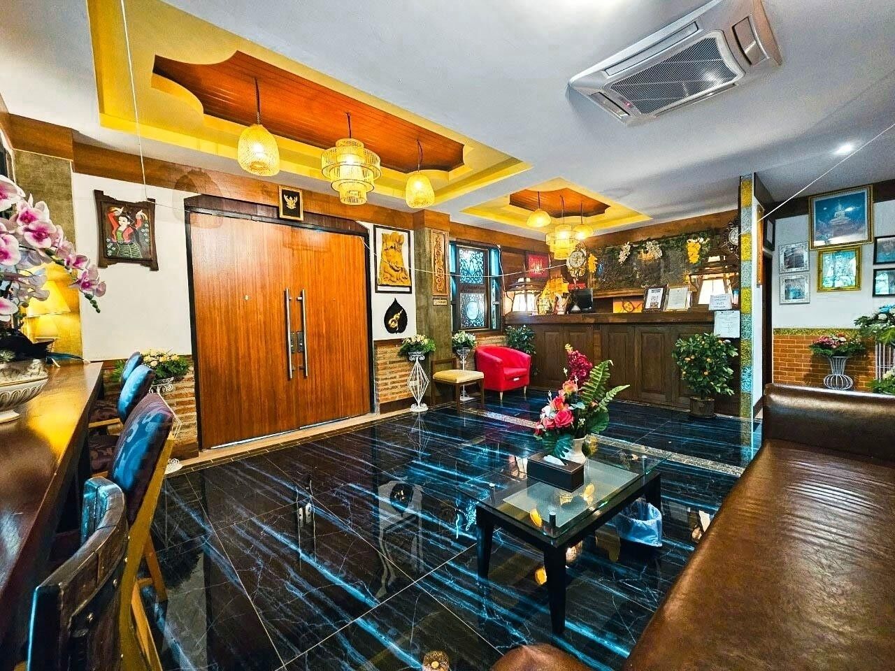 Chiangmai Lanna & Modern Loft Hotel