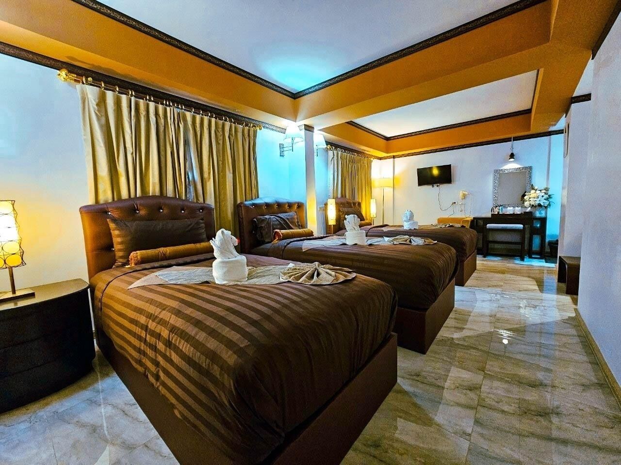 Chiangmai Lanna & Modern Loft Hotel