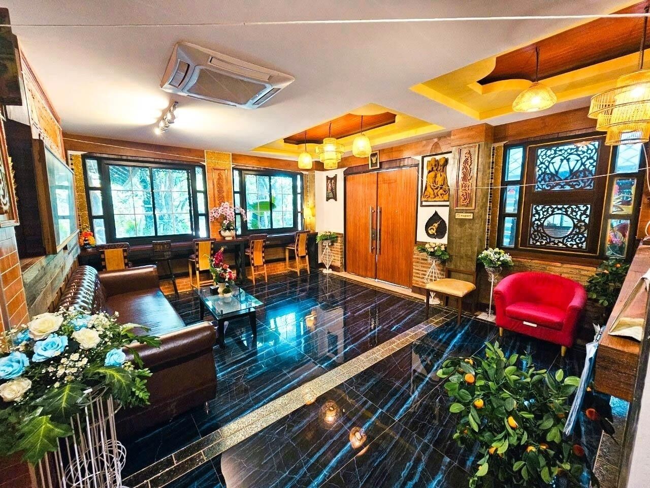 Chiangmai Lanna & Modern Loft Hotel