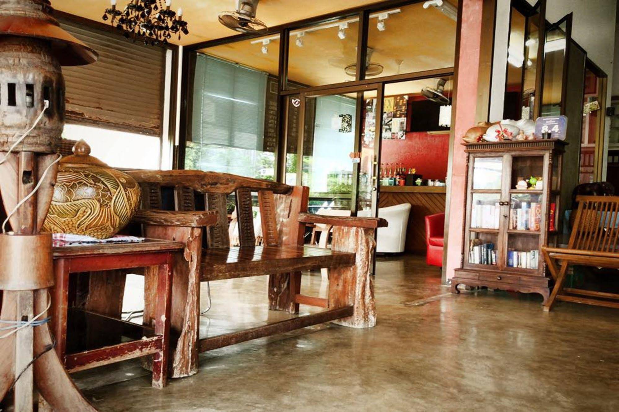 EZ House & Cafe
