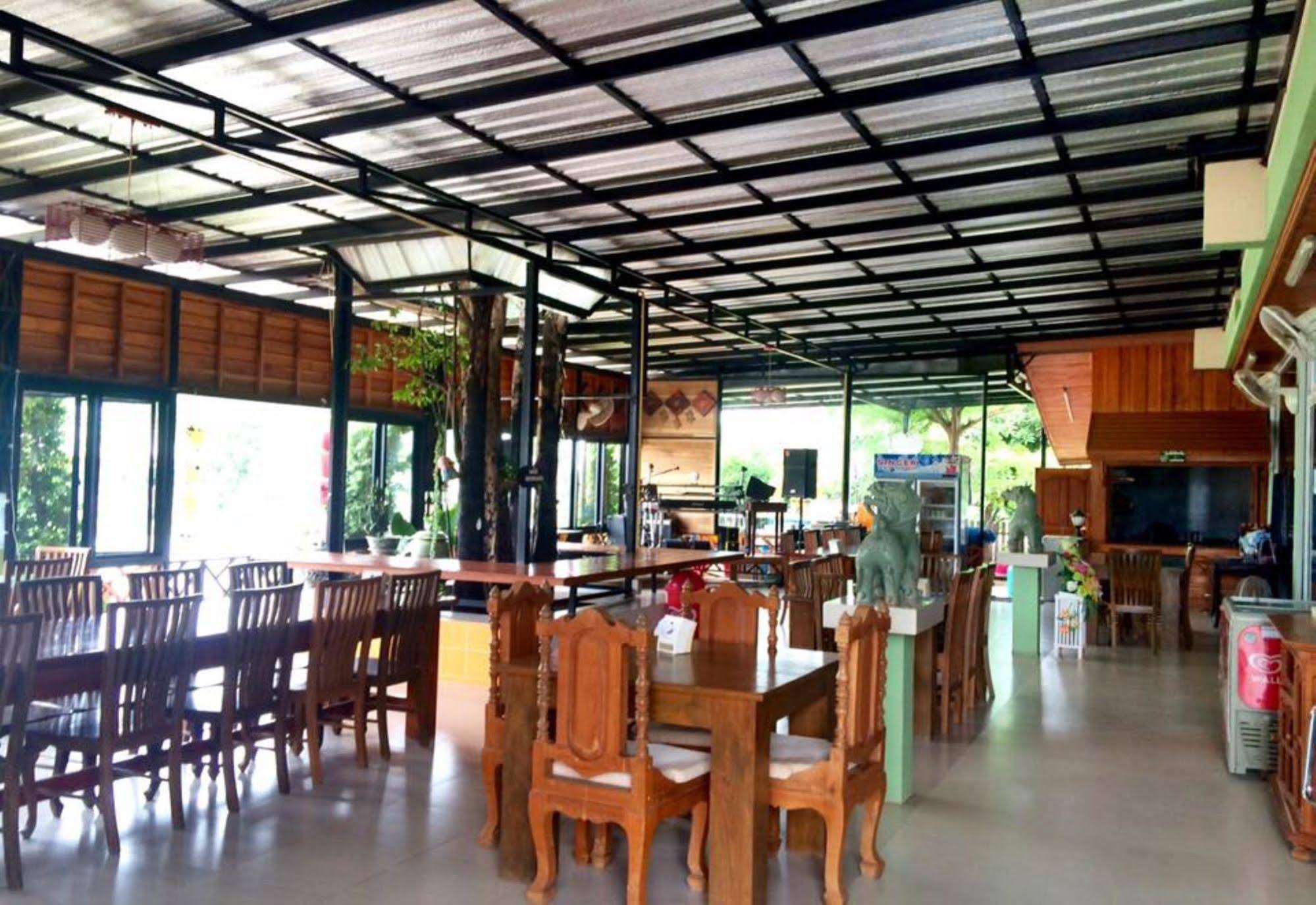 Ruen Narisra Resort