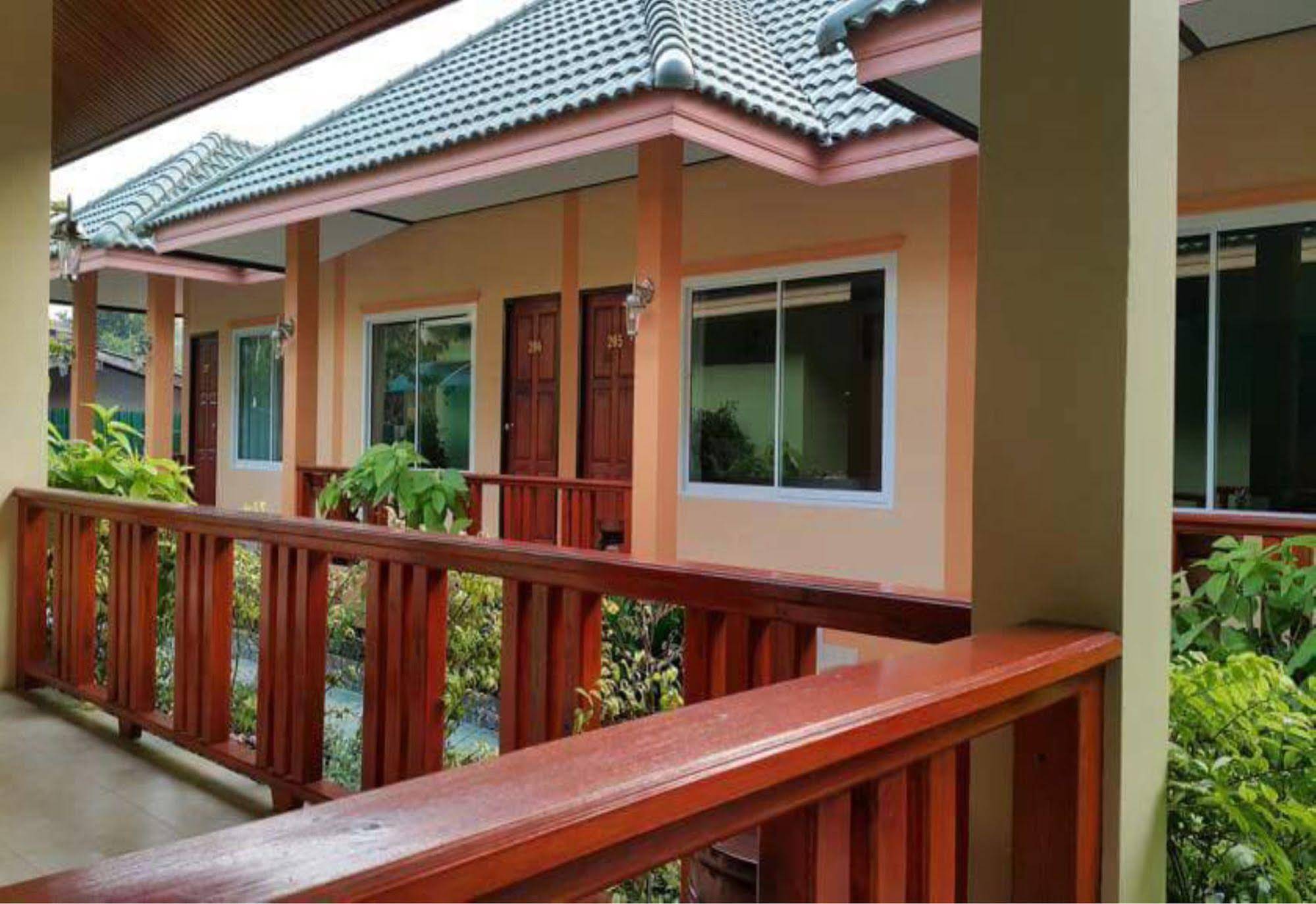 Ruen Narisra Resort