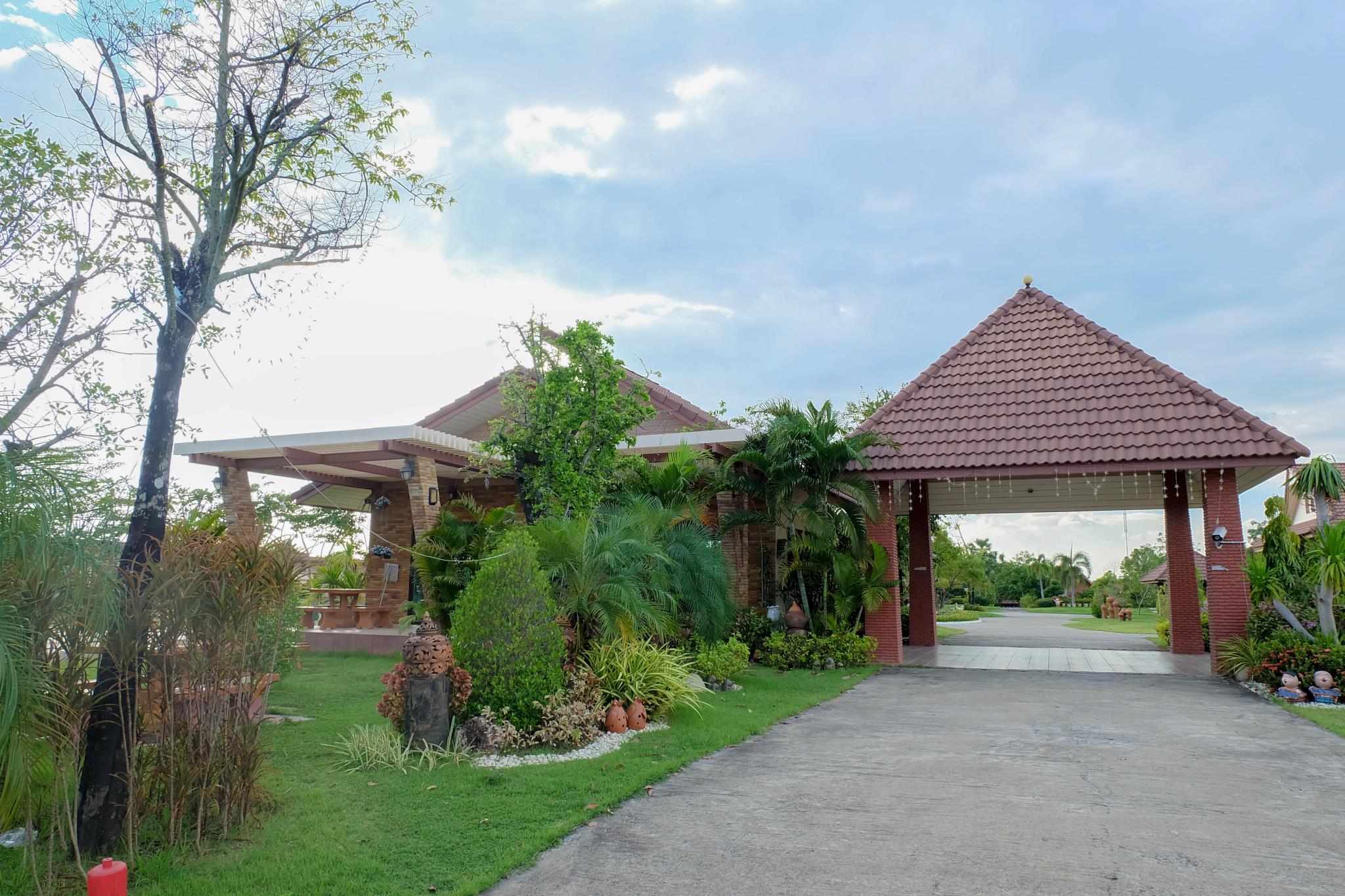 ThaiSomboon BigHome Resort