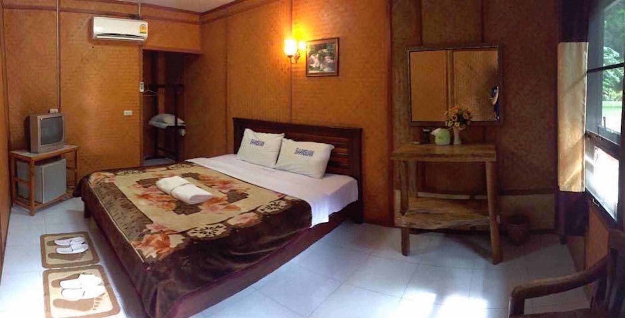 Khunmai Baansuan Resort
