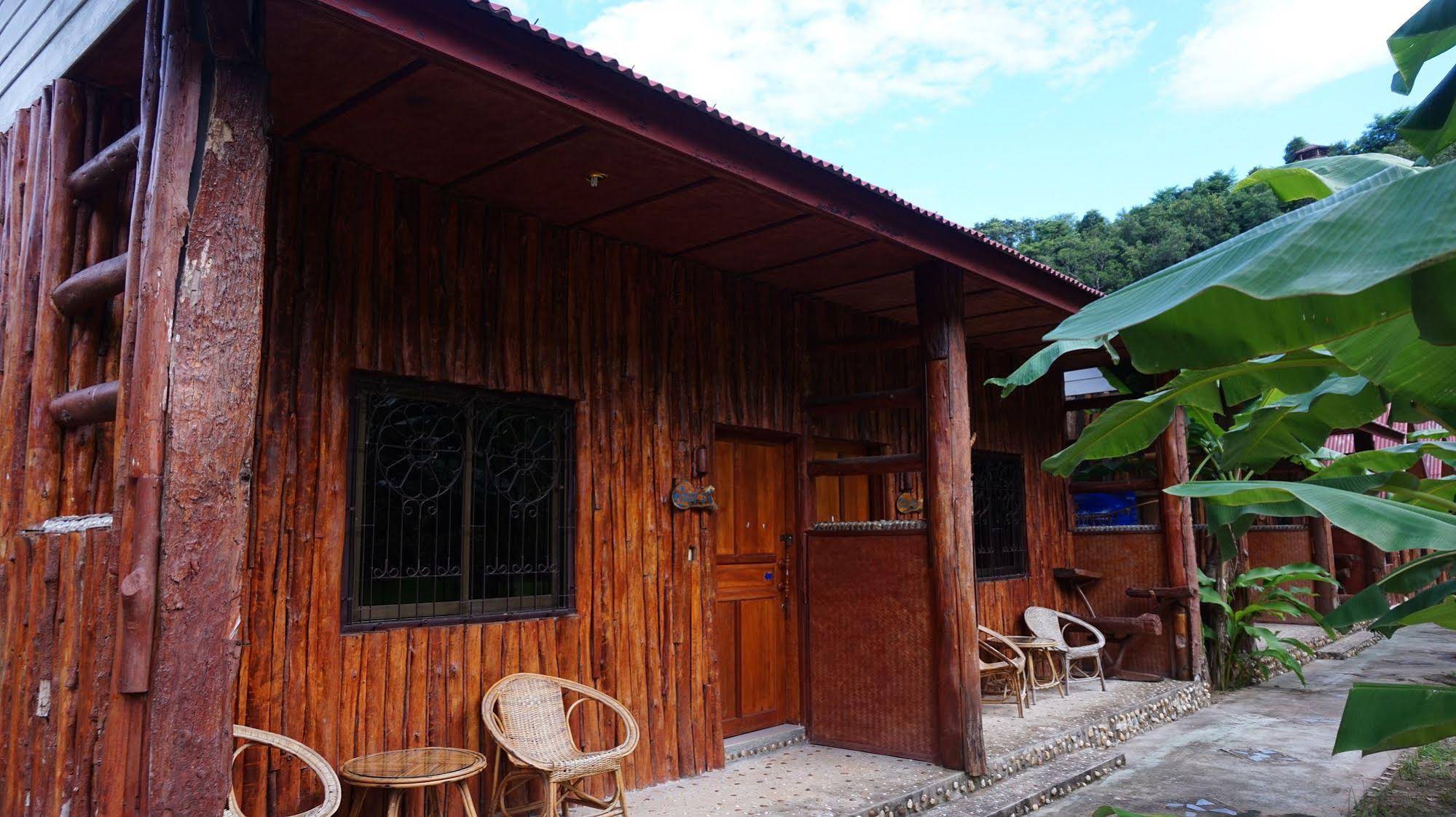 Khunmai Baansuan Resort