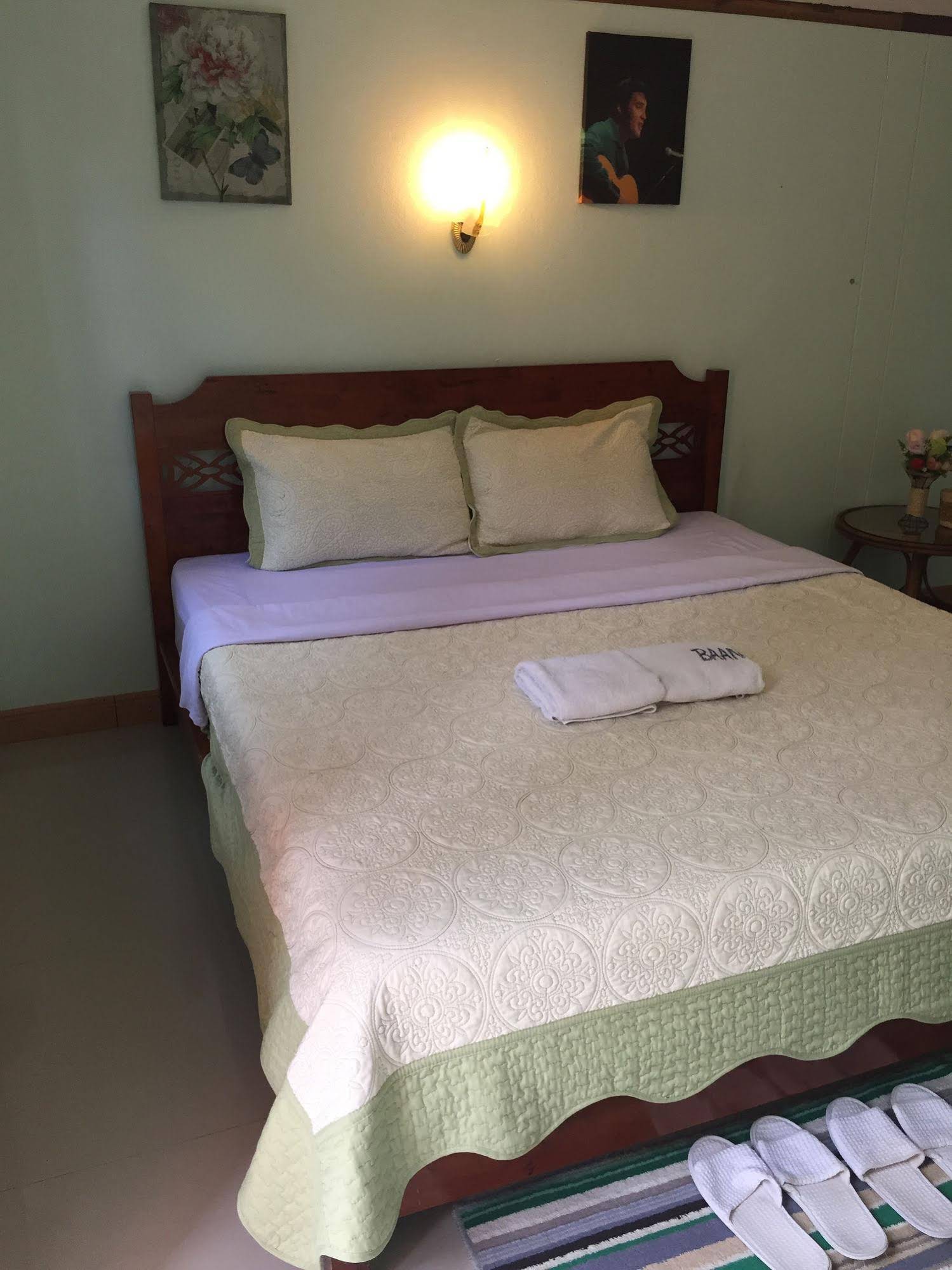 Khunmai Baansuan Resort