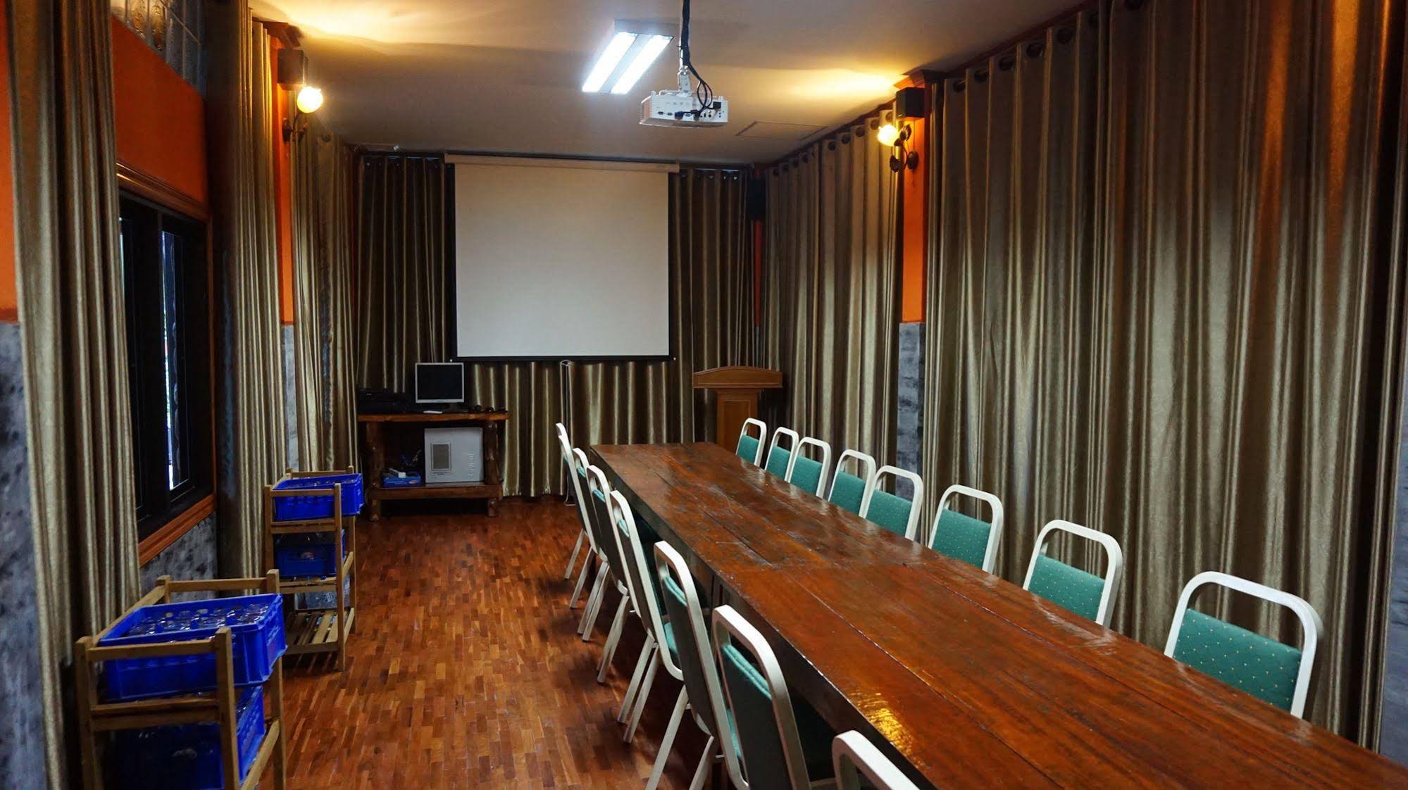 Khunmai Baansuan Resort