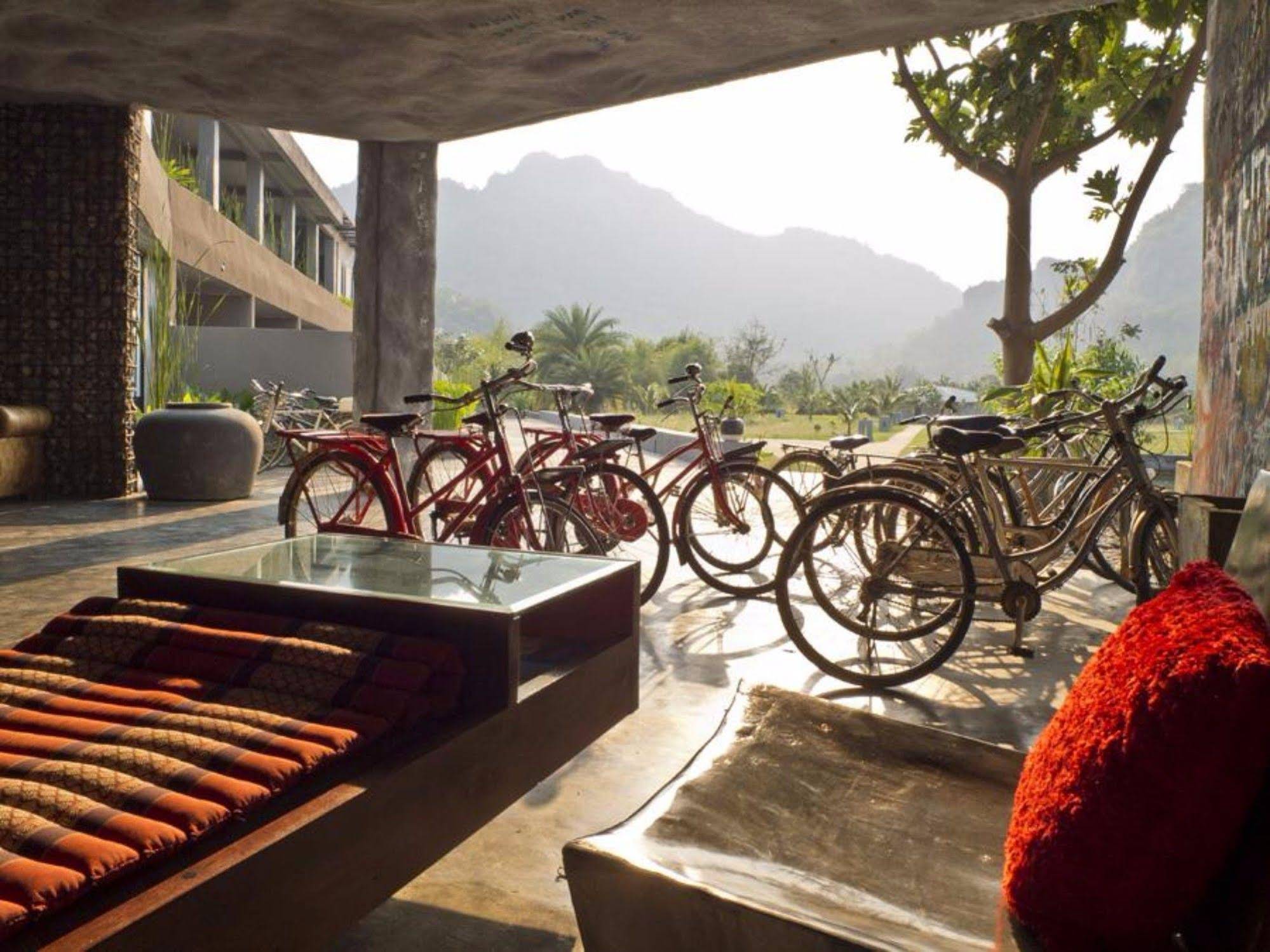 Avatar Miracles Hotel