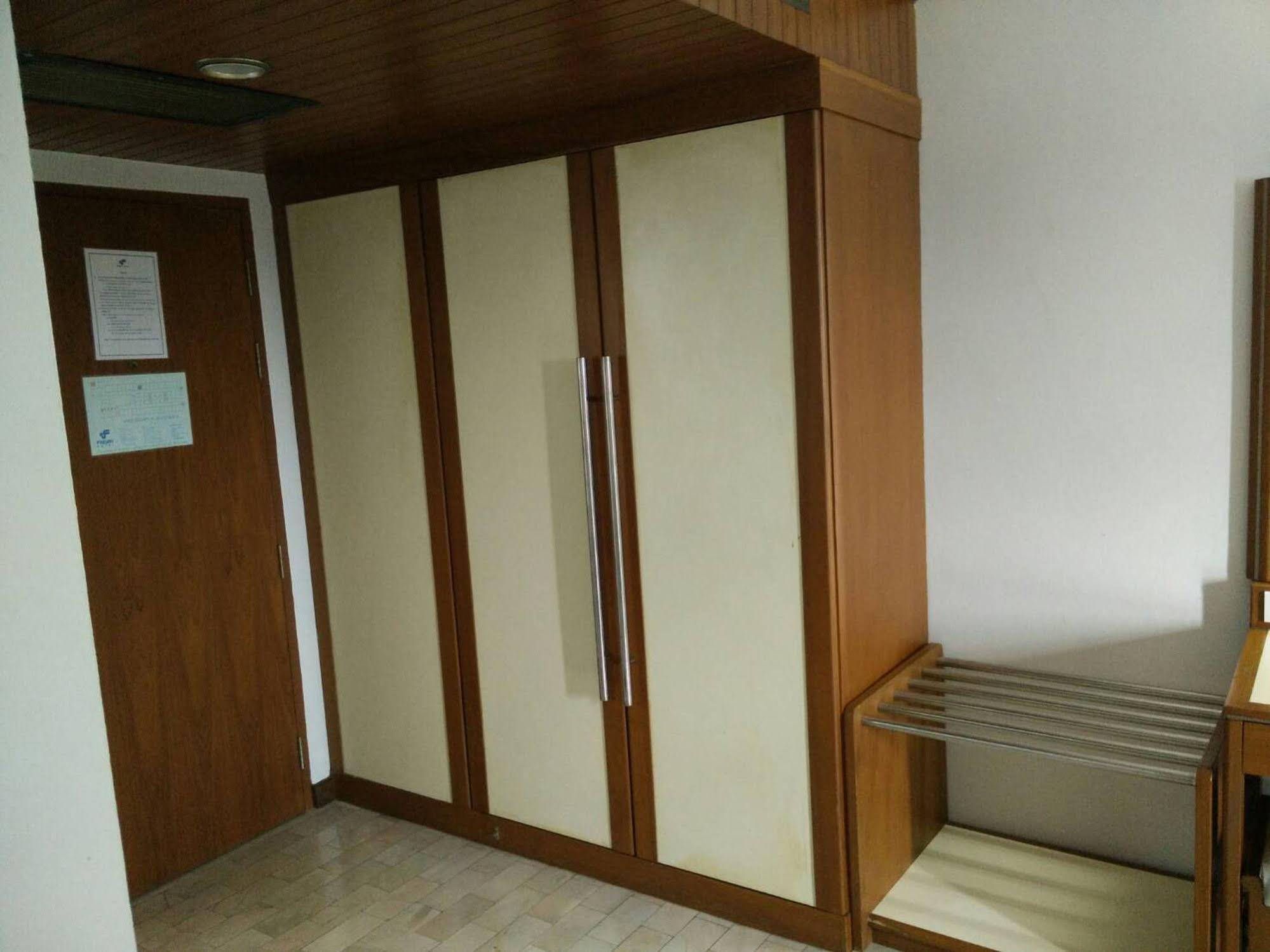 Friday Hotel