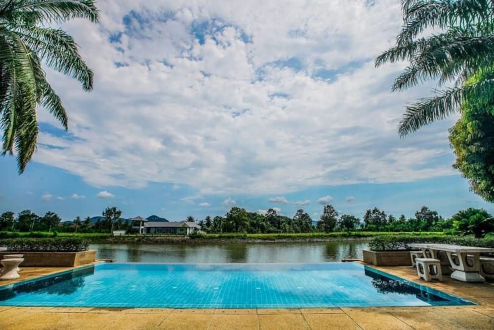 Pattaya YueHu Phoenix Deluxe Villa