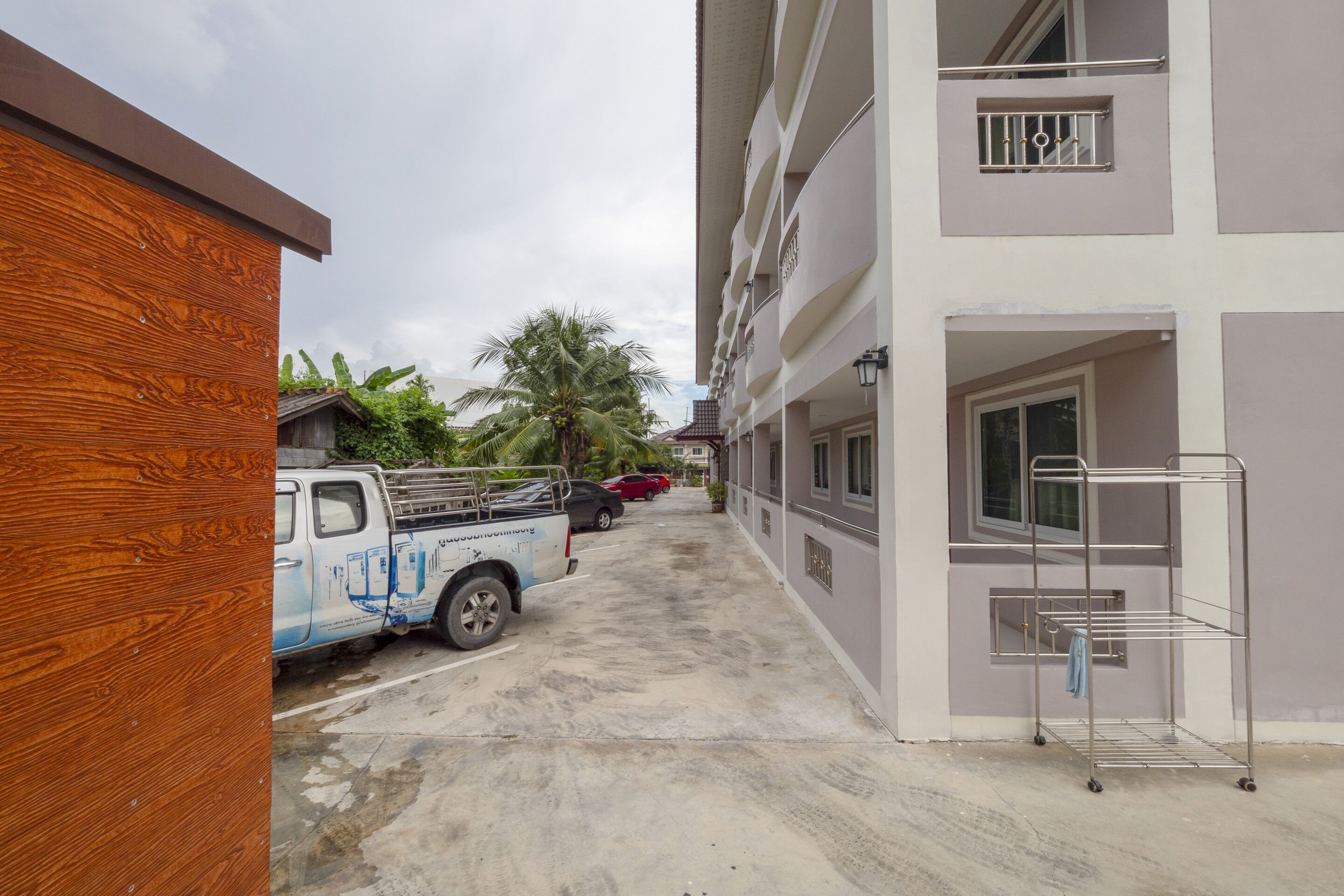 Phensri Apartment by OYO Rooms