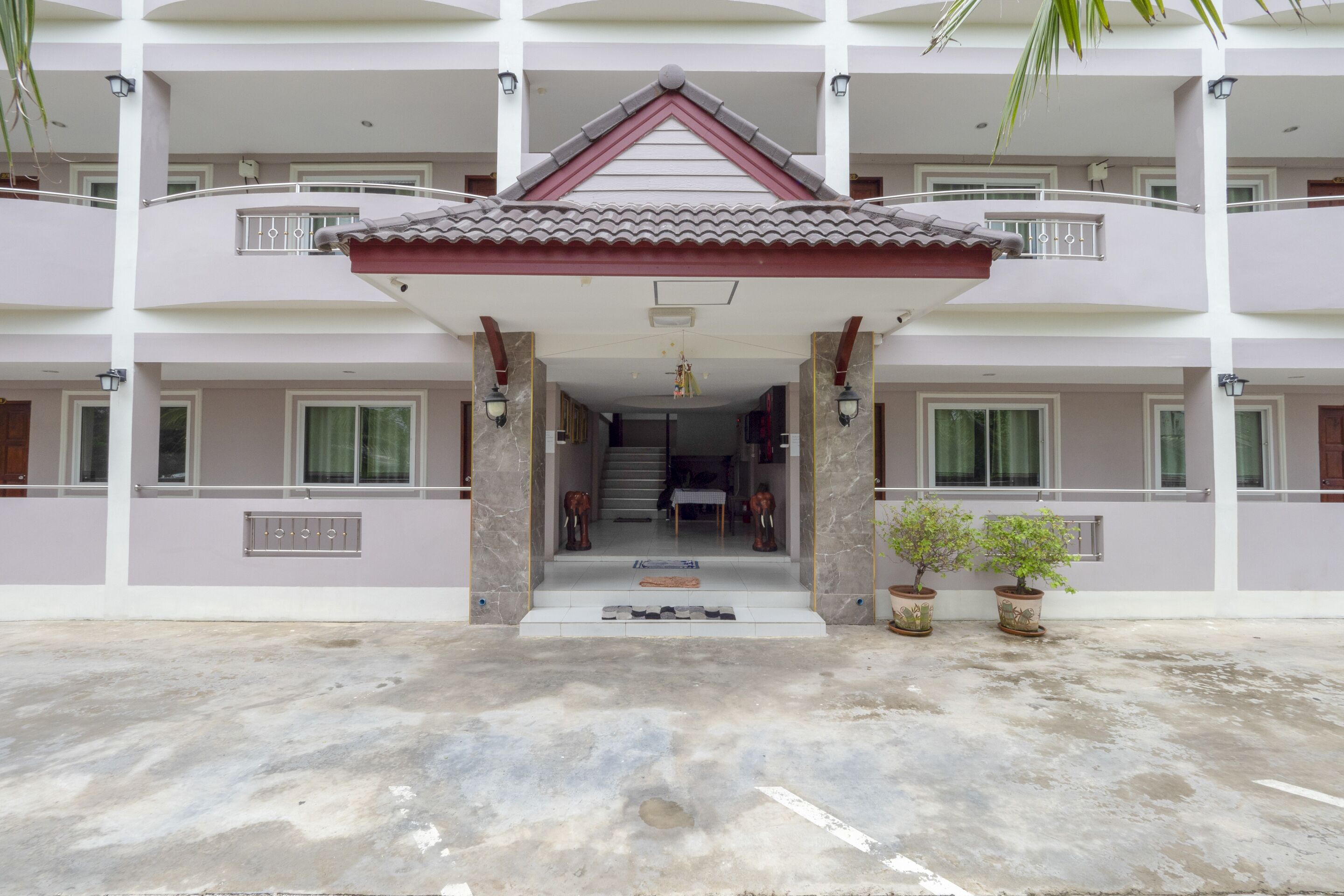 Phensri Apartment by OYO Rooms