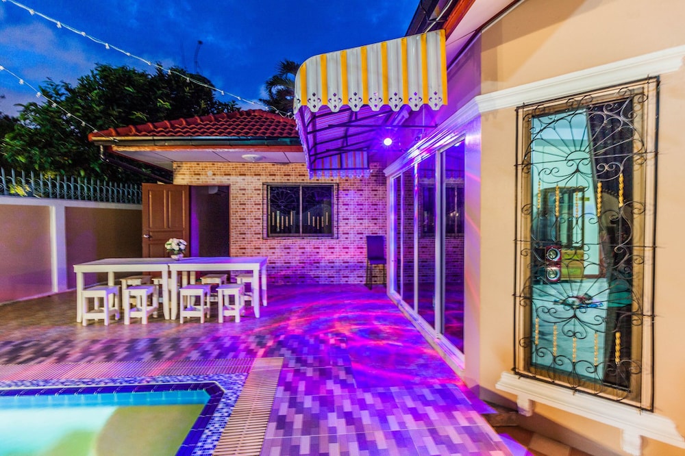 Baan Bowa Pool Villa by Pinky