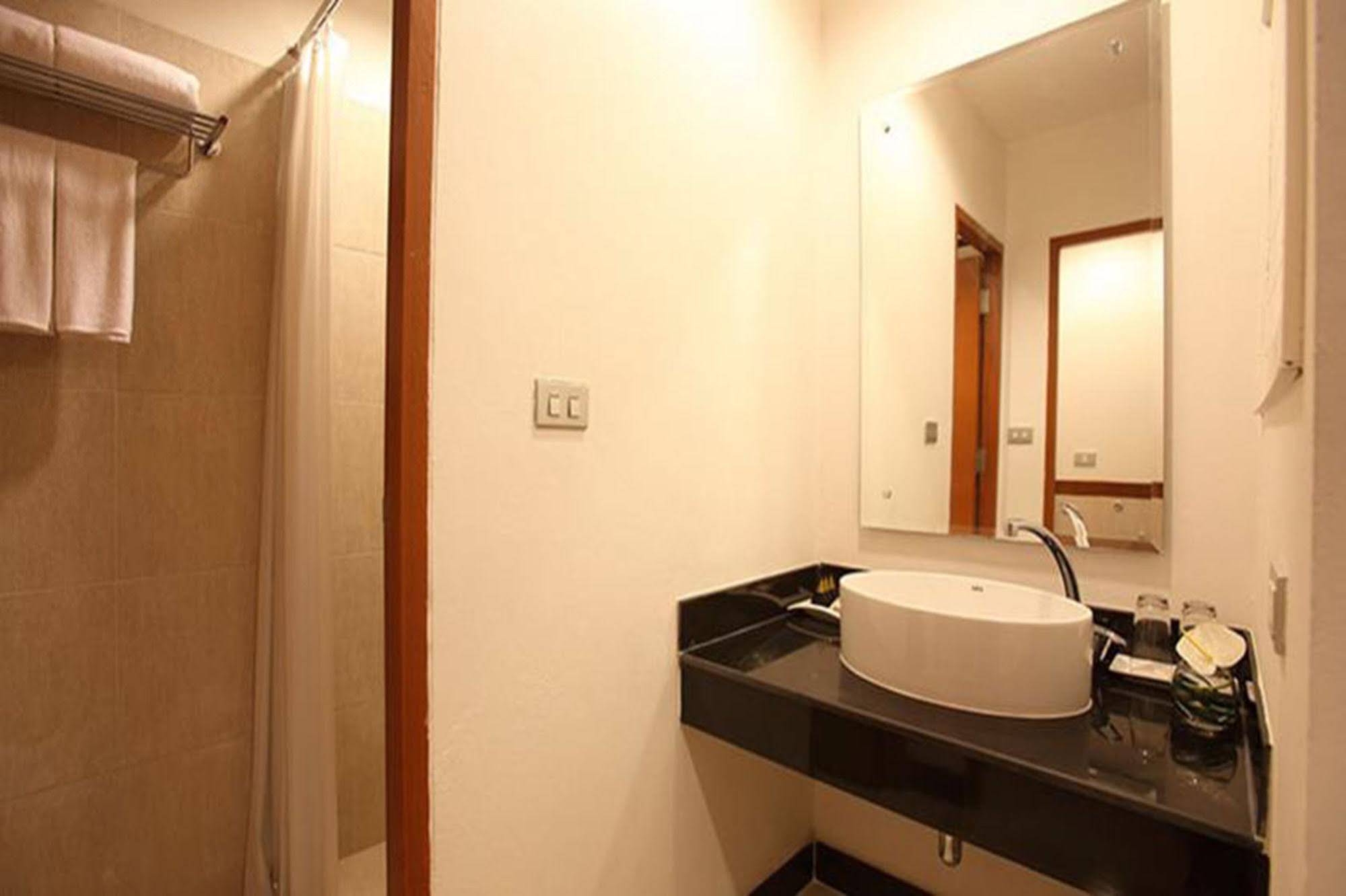 Bangsaen Heritage Hotel