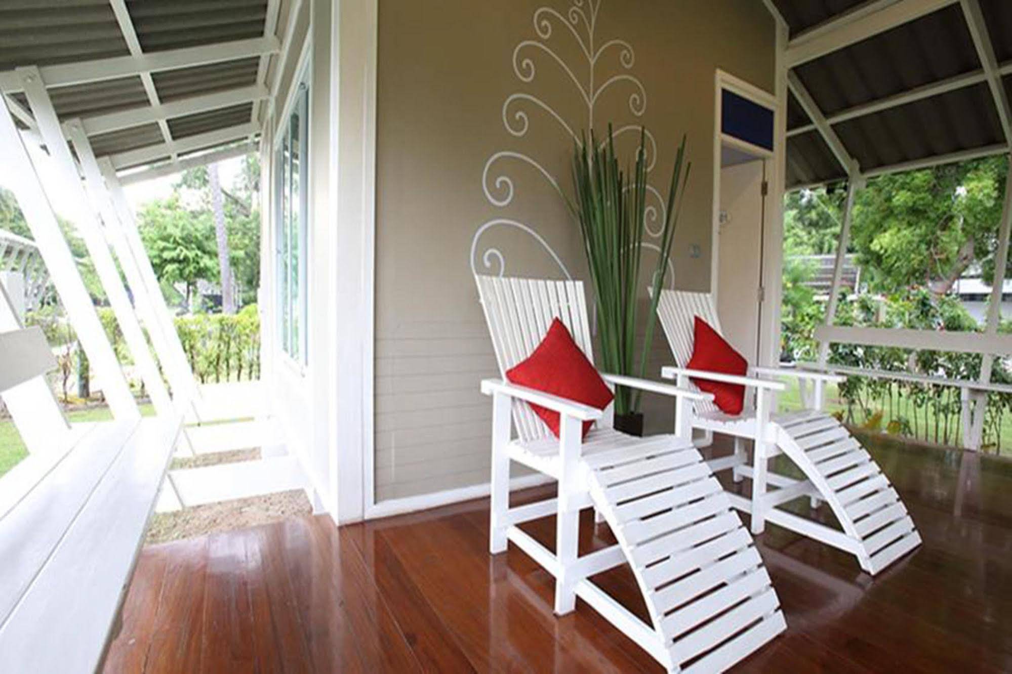 Bangsaen Heritage Hotel