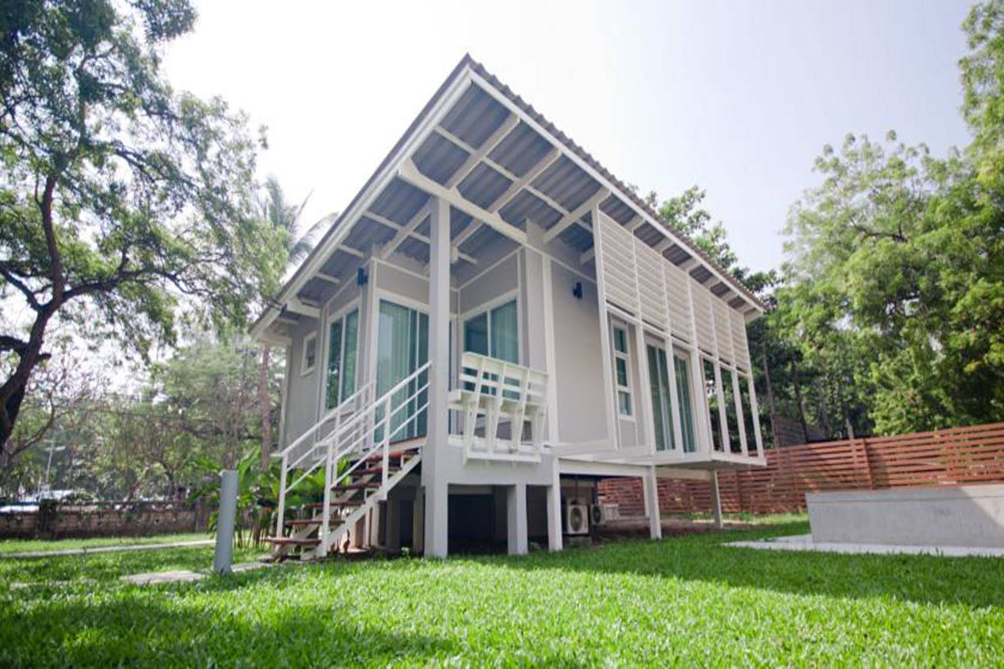 Bangsaen Heritage Hotel