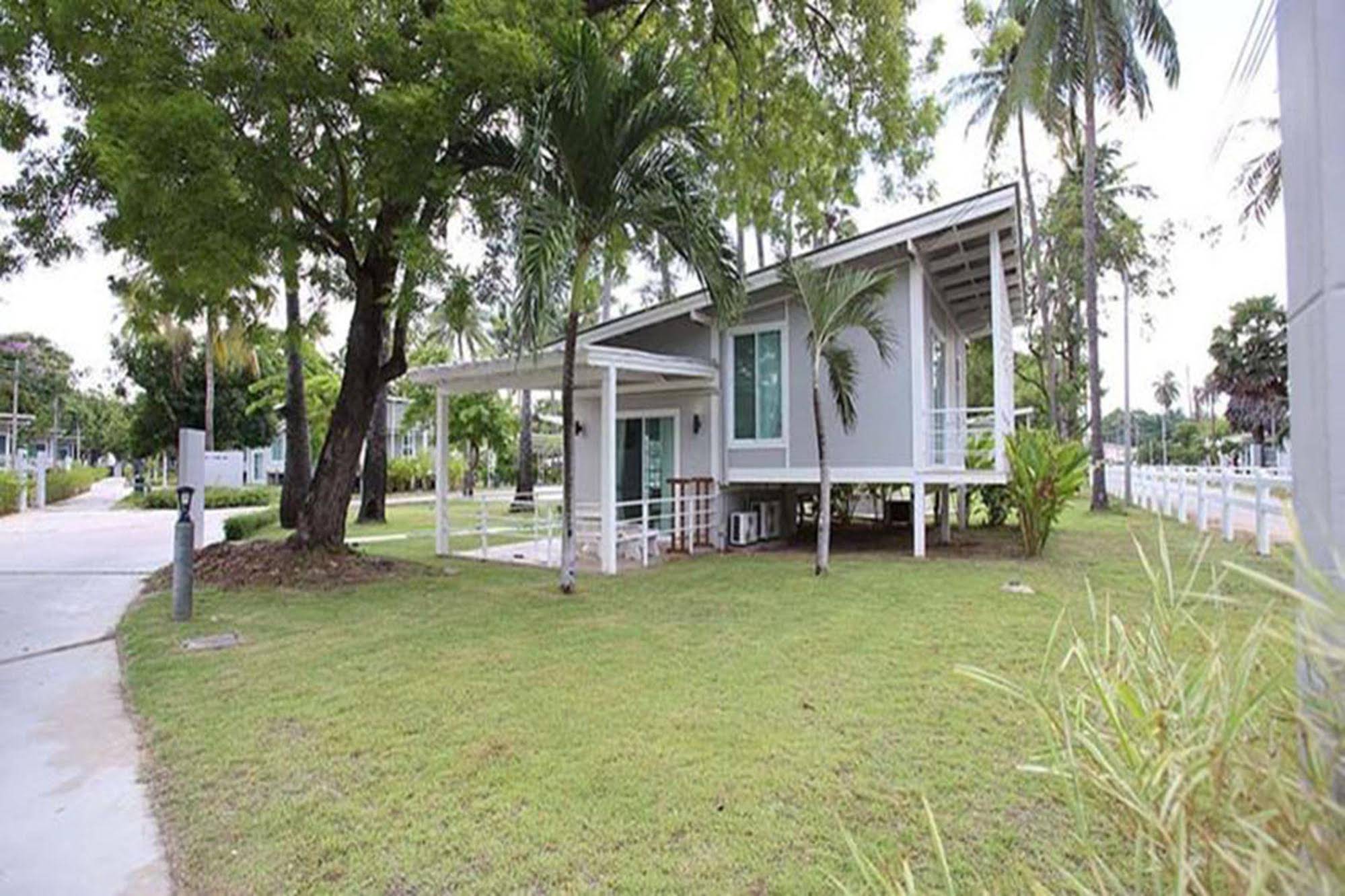 Bangsaen Heritage Hotel