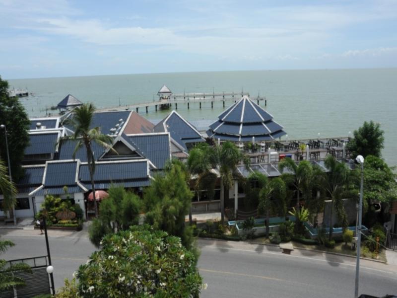 Bangsaen Villa Hotel