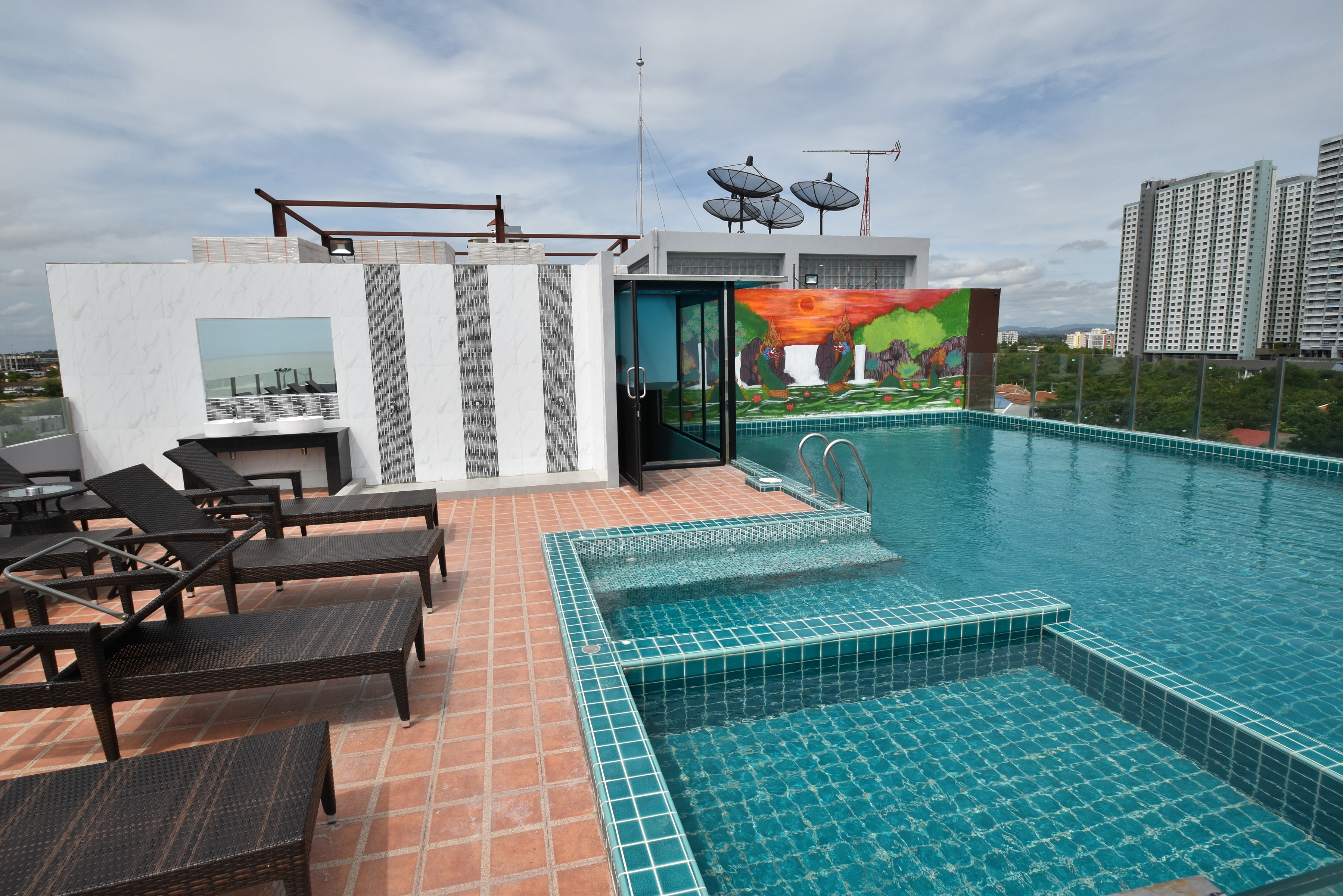 Golden Jomtien Beach Hotel
