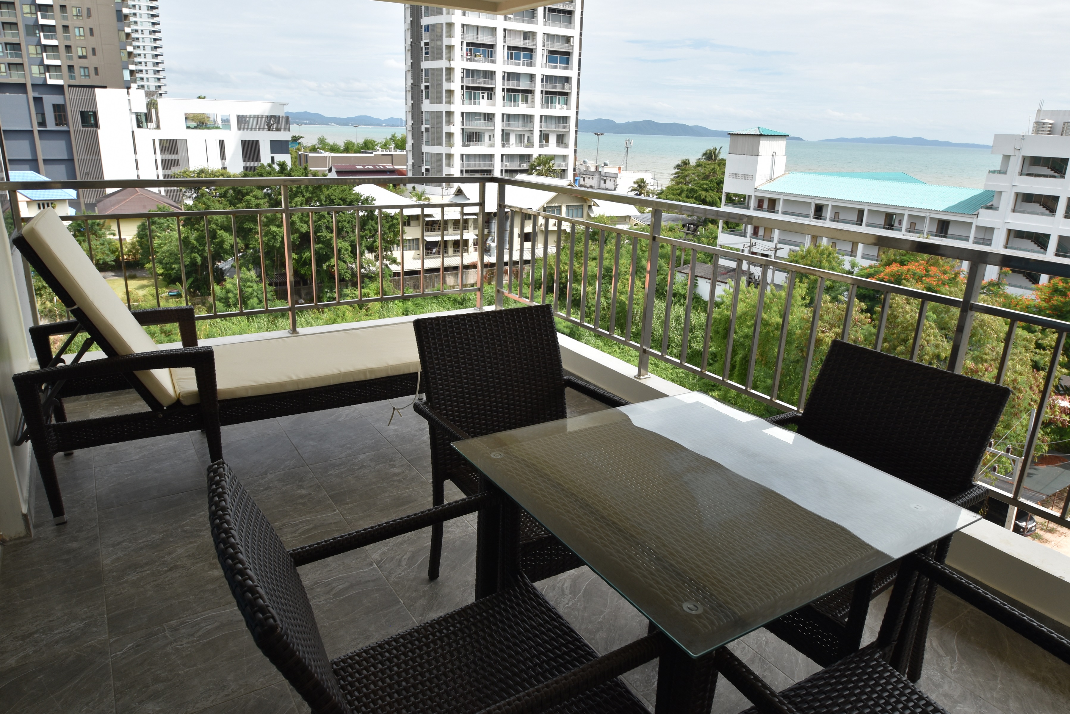 Golden Jomtien Beach Hotel