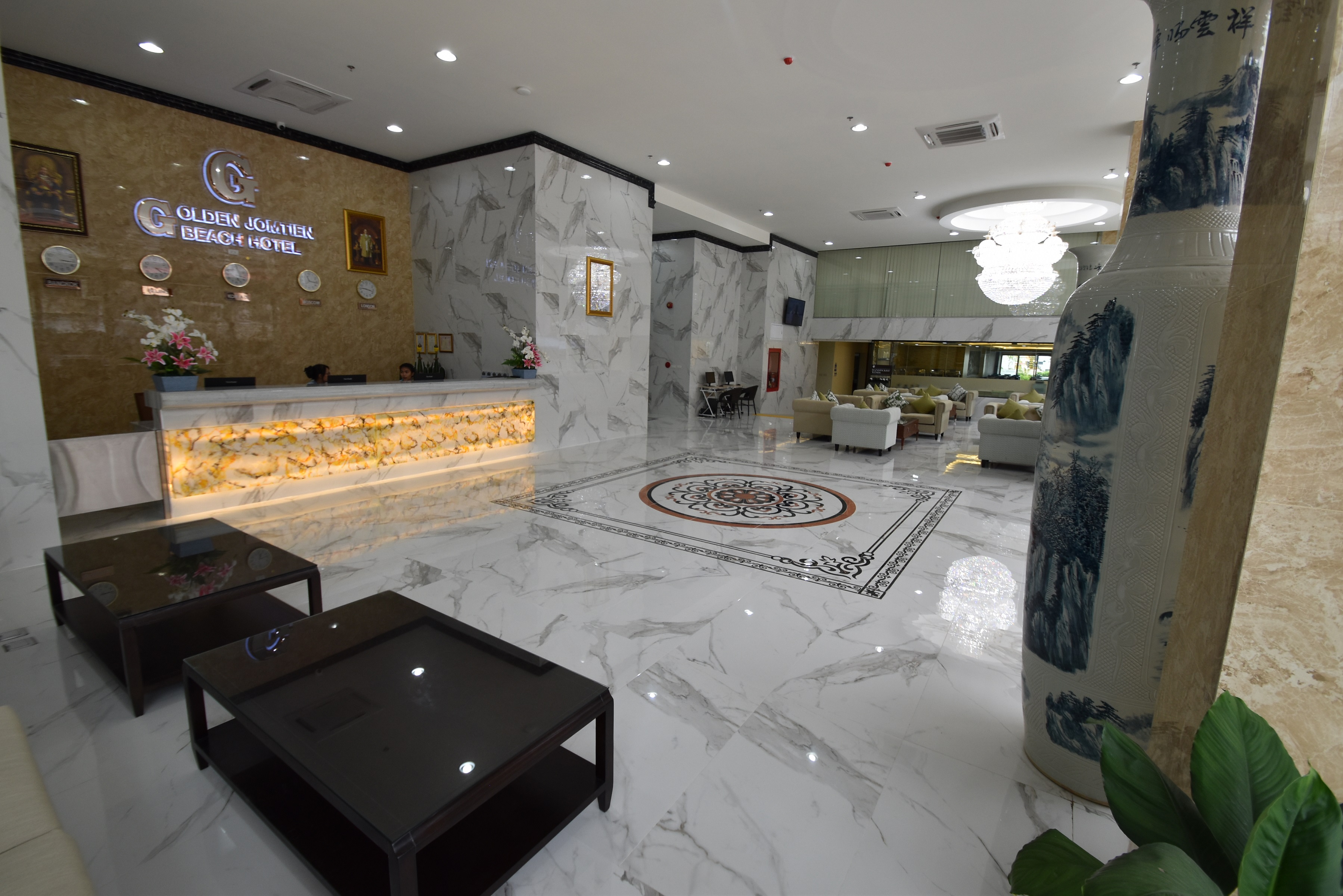 Golden Jomtien Beach Hotel