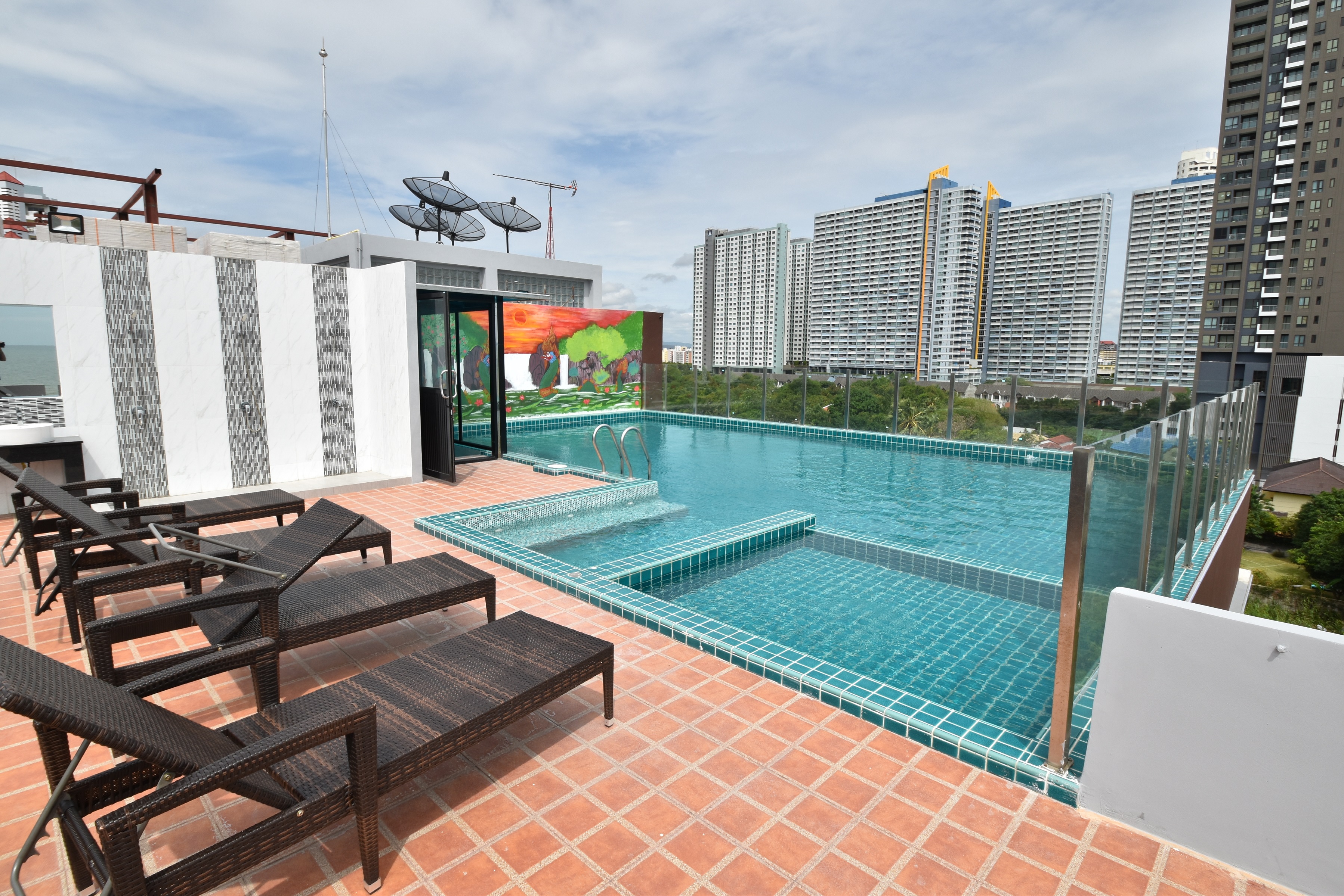 Golden Jomtien Beach Hotel