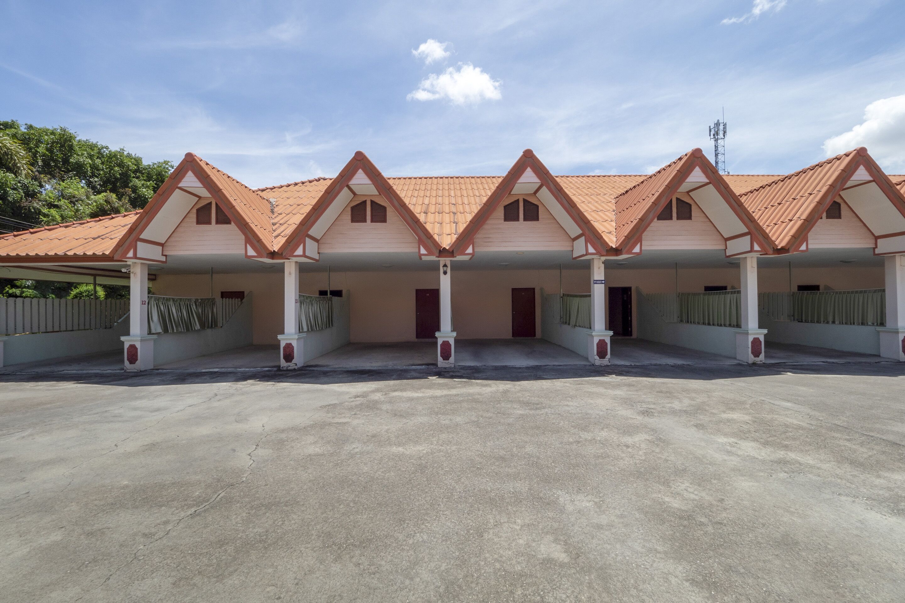 Paradise Resort by OYO Rooms