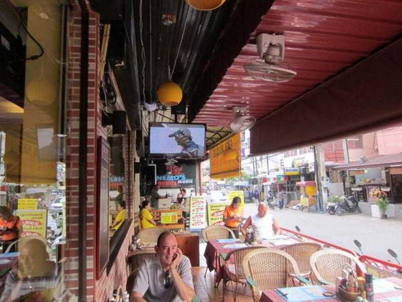 Robins Nest Restaurant And Guesthouse