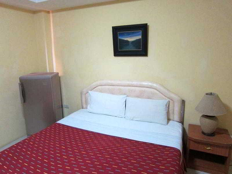 Robins Nest Restaurant And Guesthouse