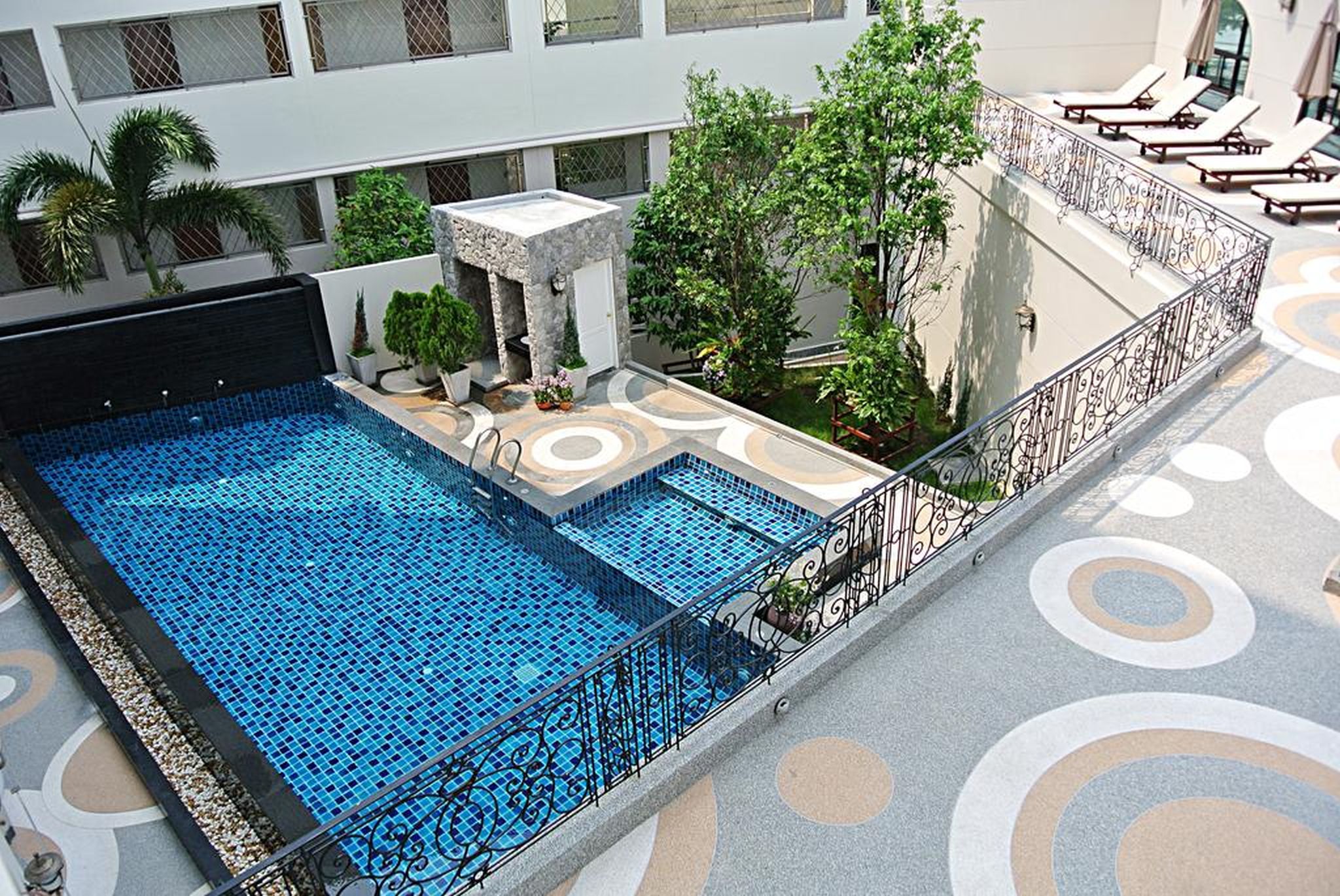 S N Plus Hotel