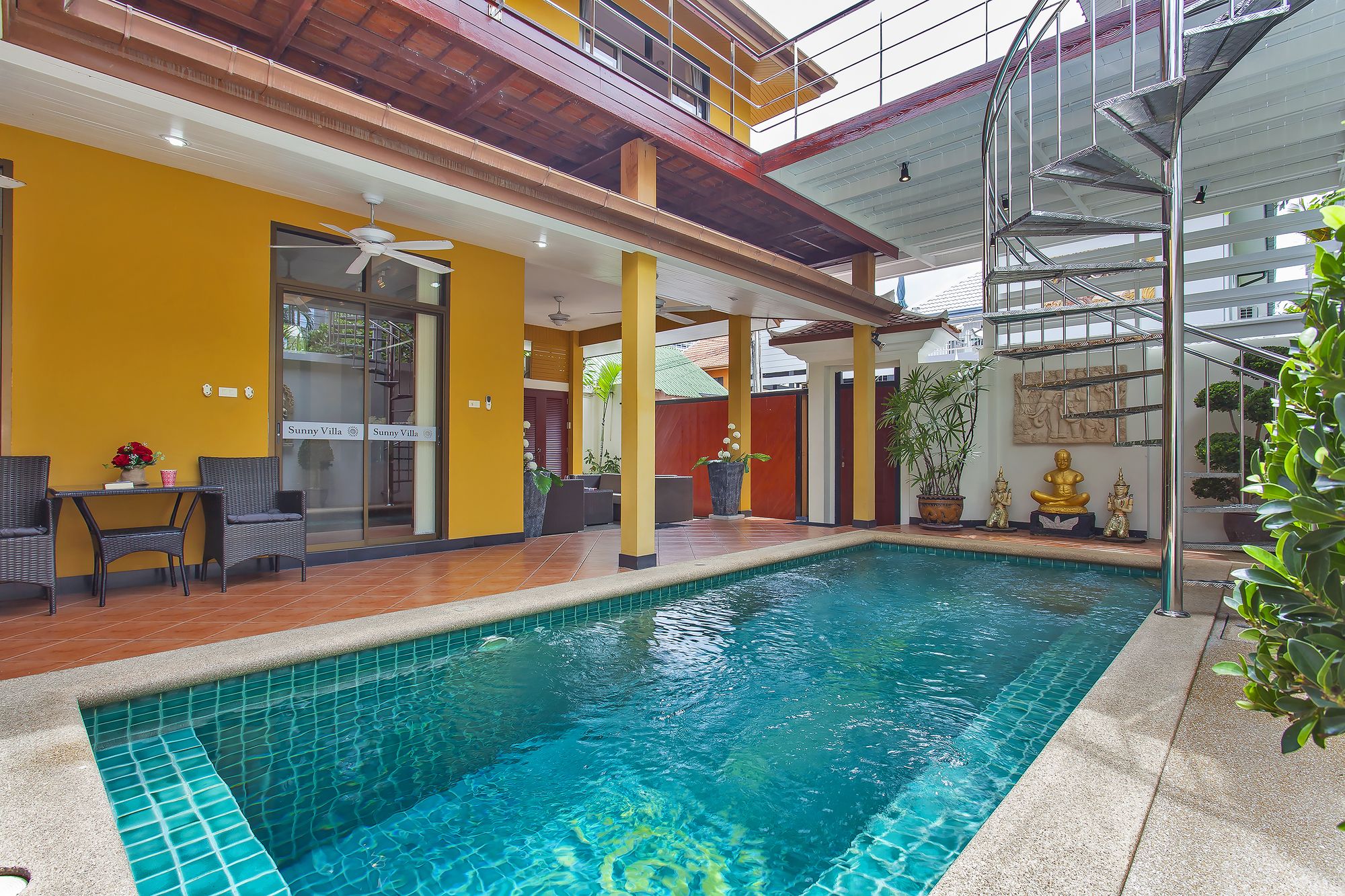 Sunny Villa