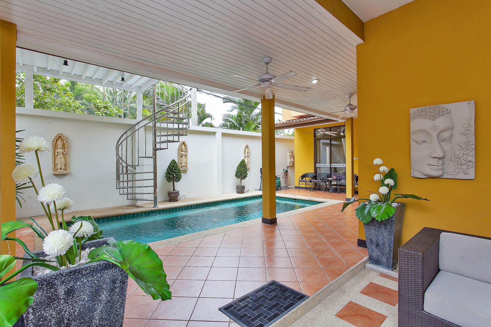 Sunny Villa