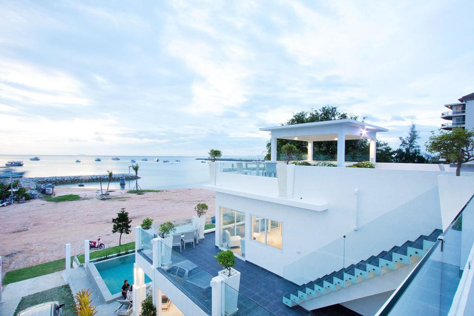 Villa 7th Heaven Beach Front