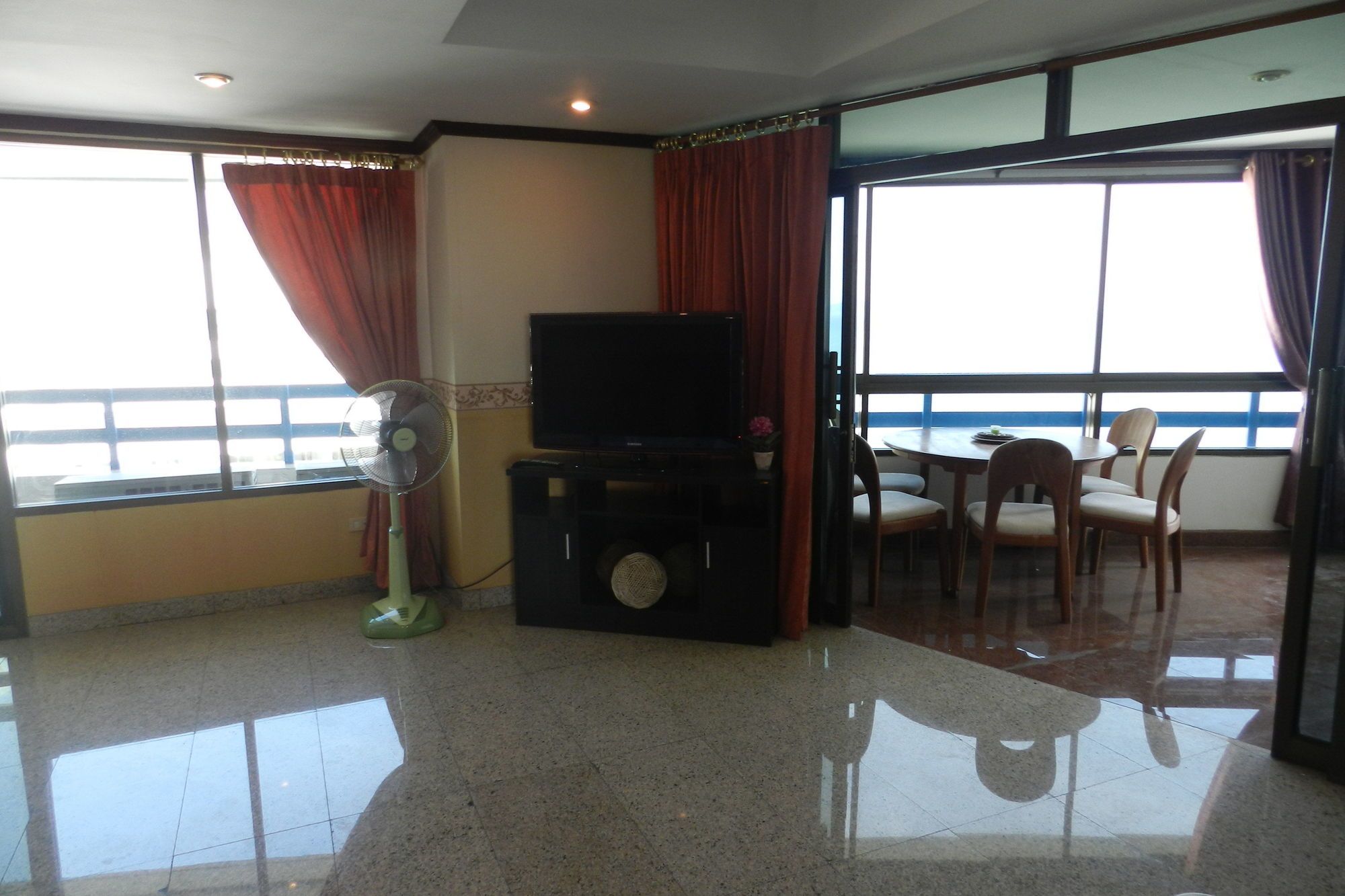 Jomtien Plaza Condotel