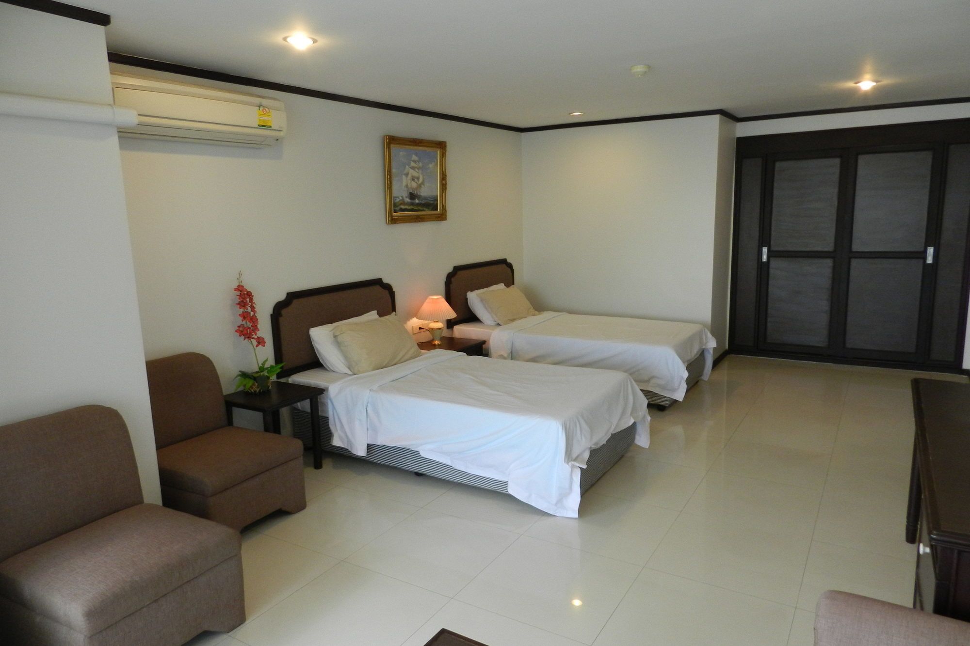 Jomtien Plaza Condotel