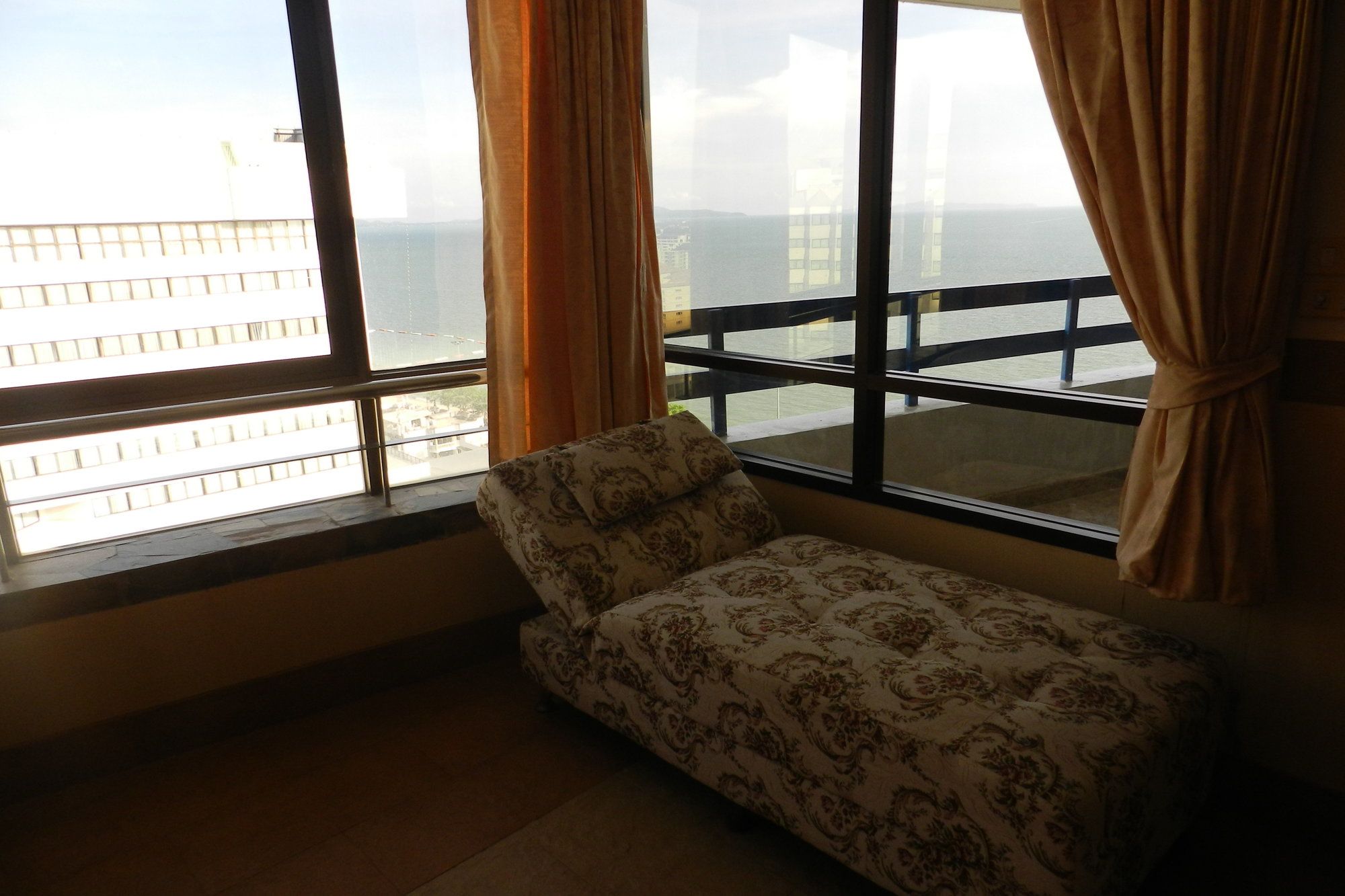 Jomtien Plaza Condotel