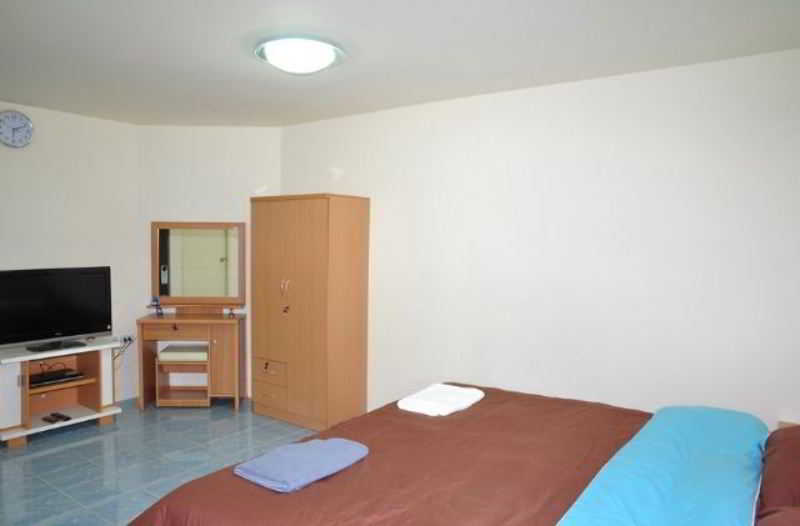 Pattaya Holiday Lodge