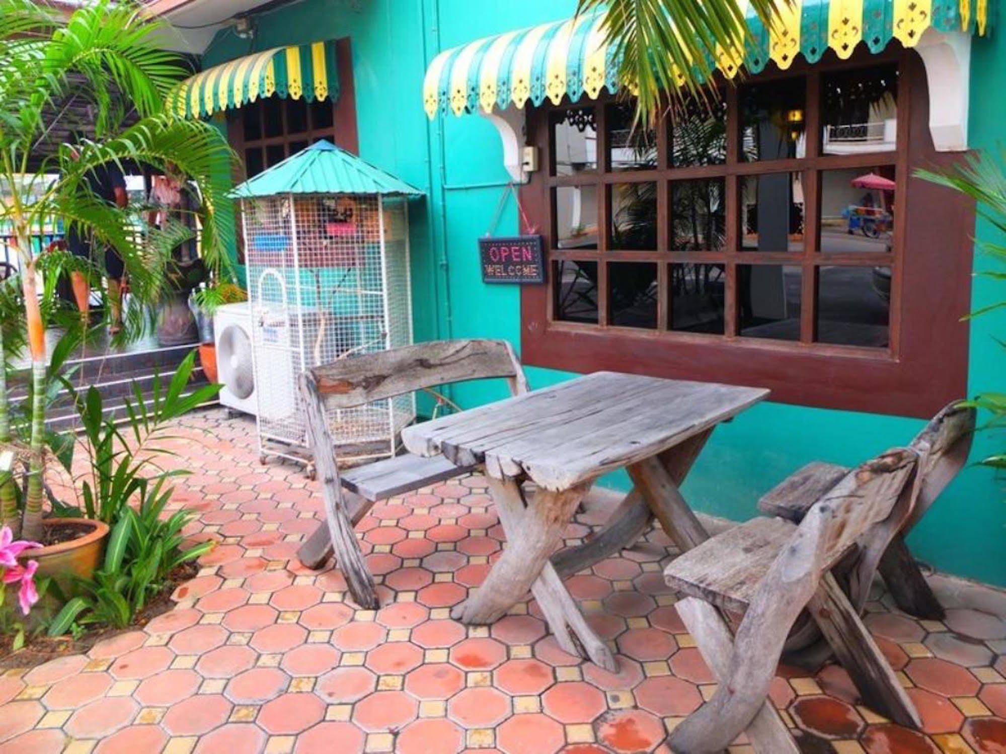 The Caddy Shack Inn