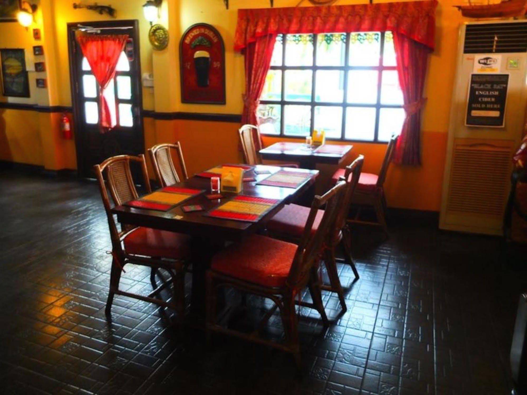 The Caddy Shack Inn