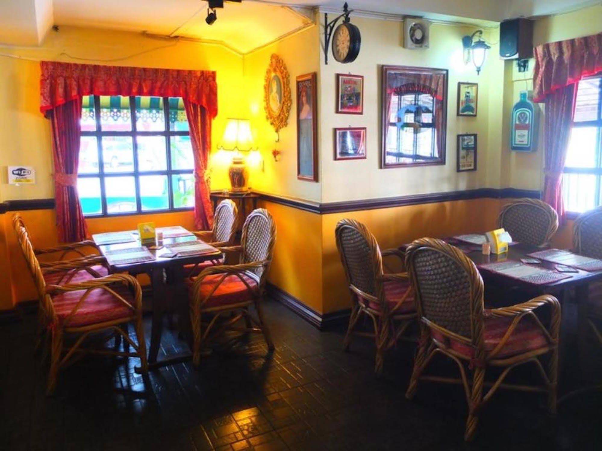 The Caddy Shack Inn